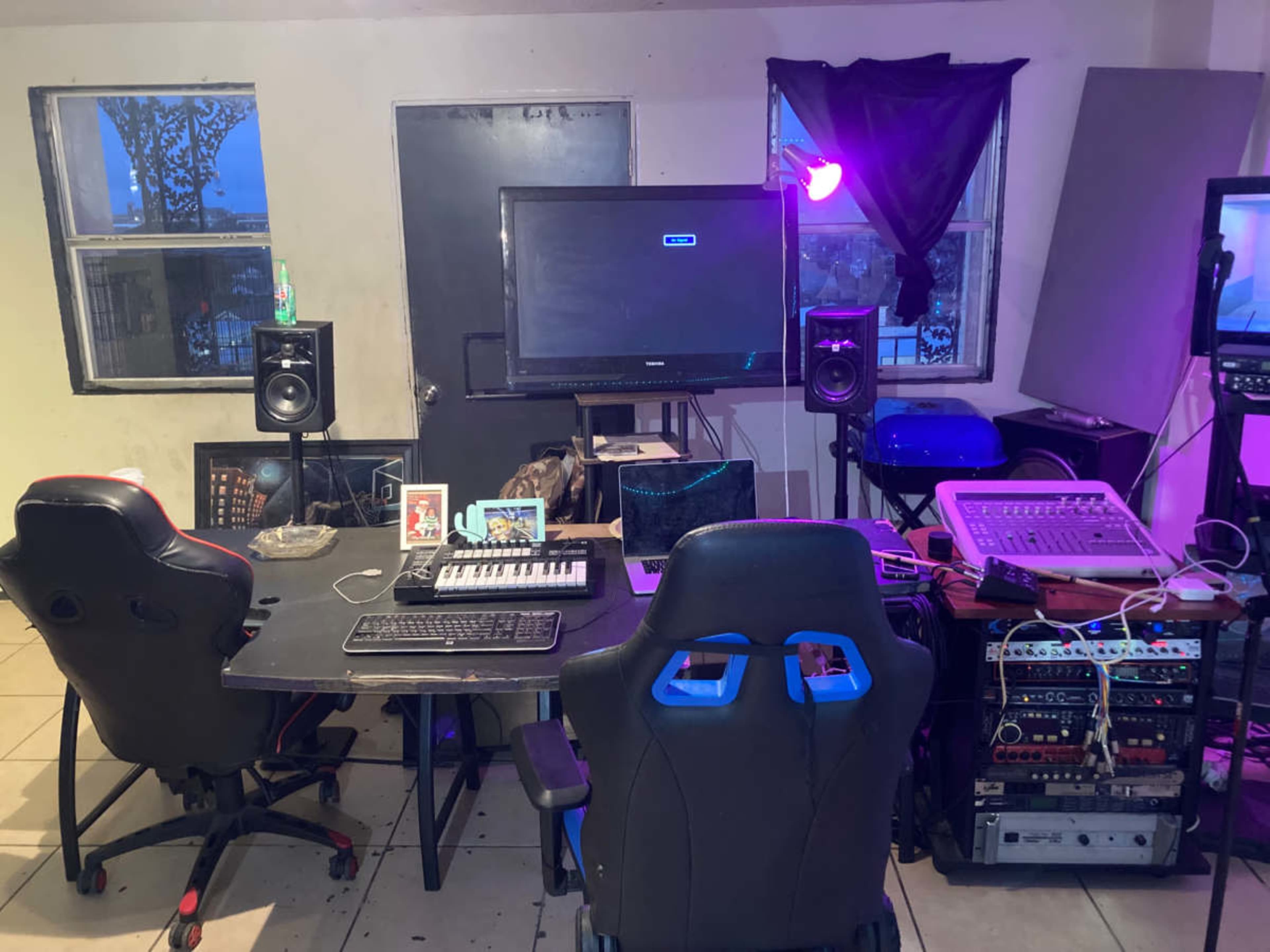 Private Suite Mid City Skyline Recording Studio available 24/7 Image in Mid-City, New Orleans, LA