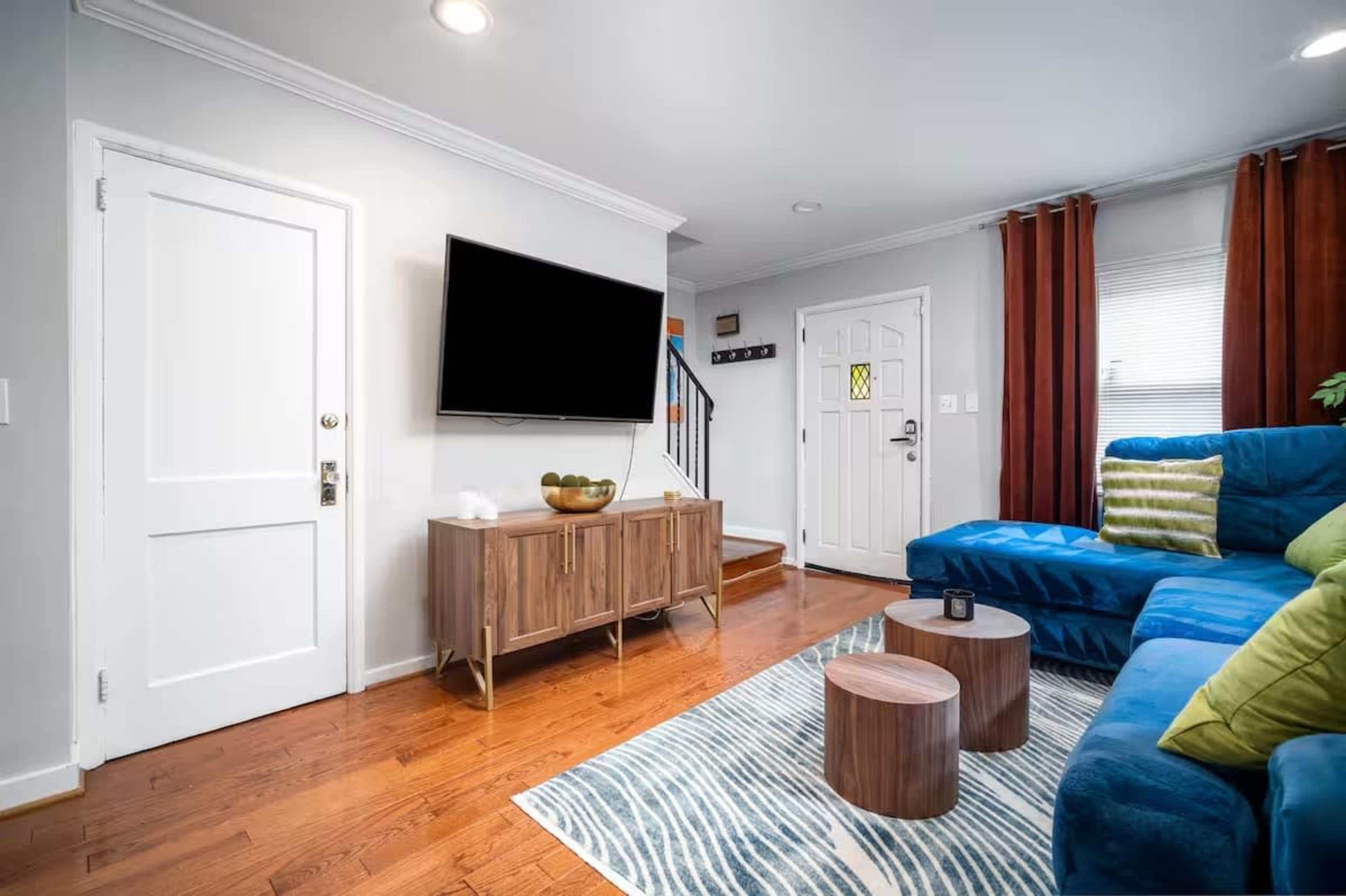 Cozy Basement Studio FREE Parking Great for Photoshoot Image in Southwest Washington, Washington, DC