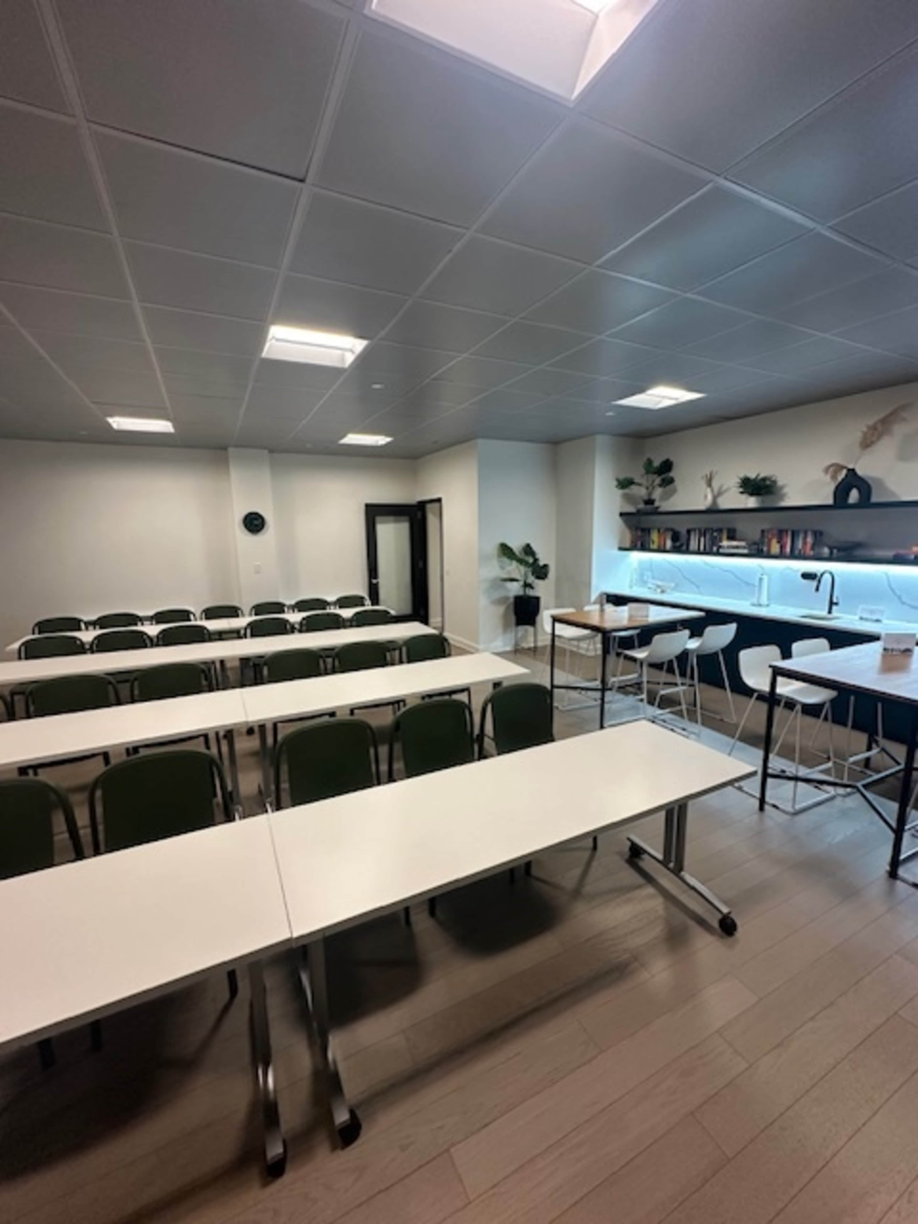 Modern Coworking Meeting Space with included AV and outside catering allowed Image in Lower Manhattan, New York, NY