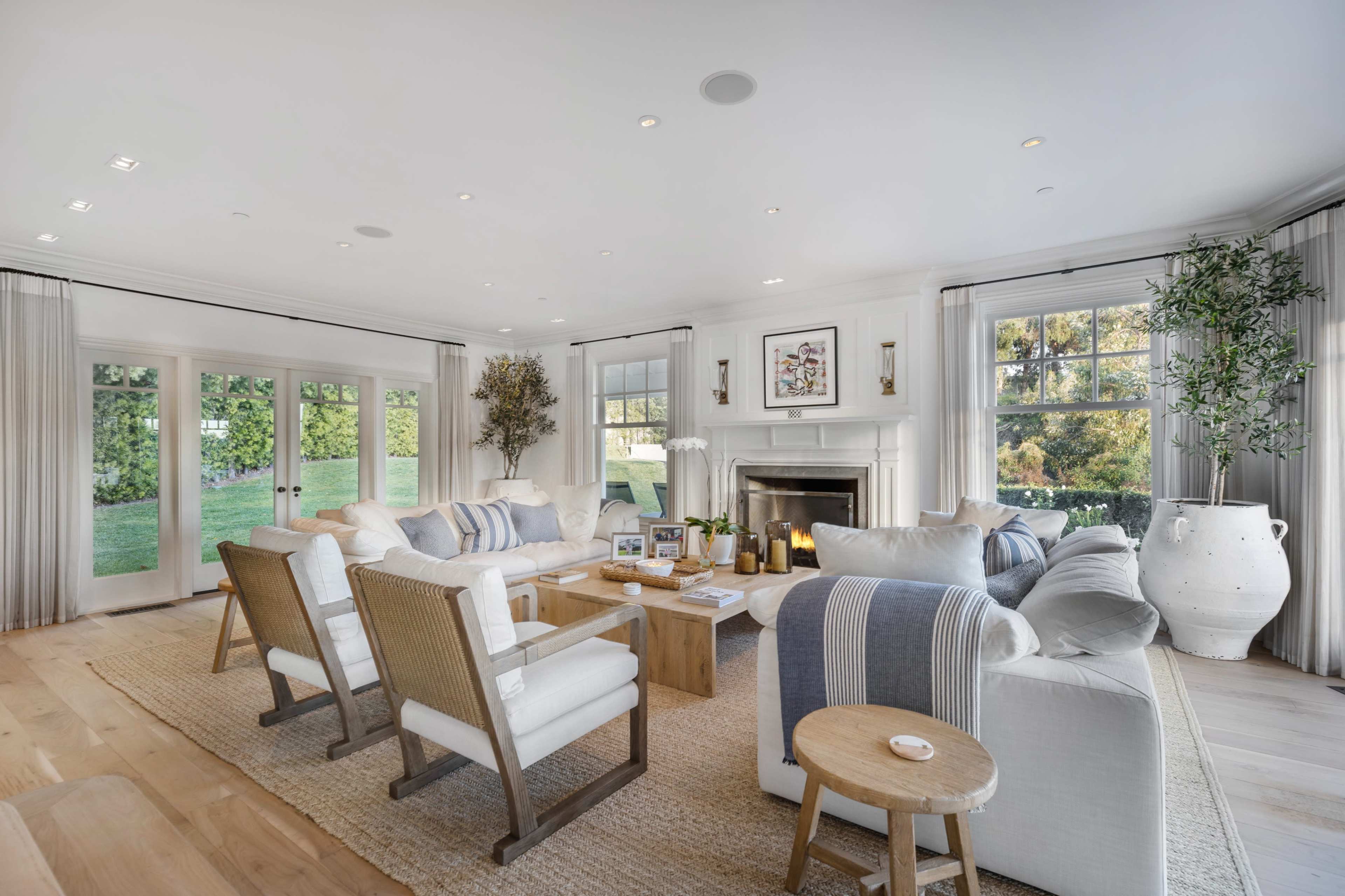 STRADELLA HIDEAWAY WHITEWOOD VERANDA Image in Bel Air, Los Angeles, CA