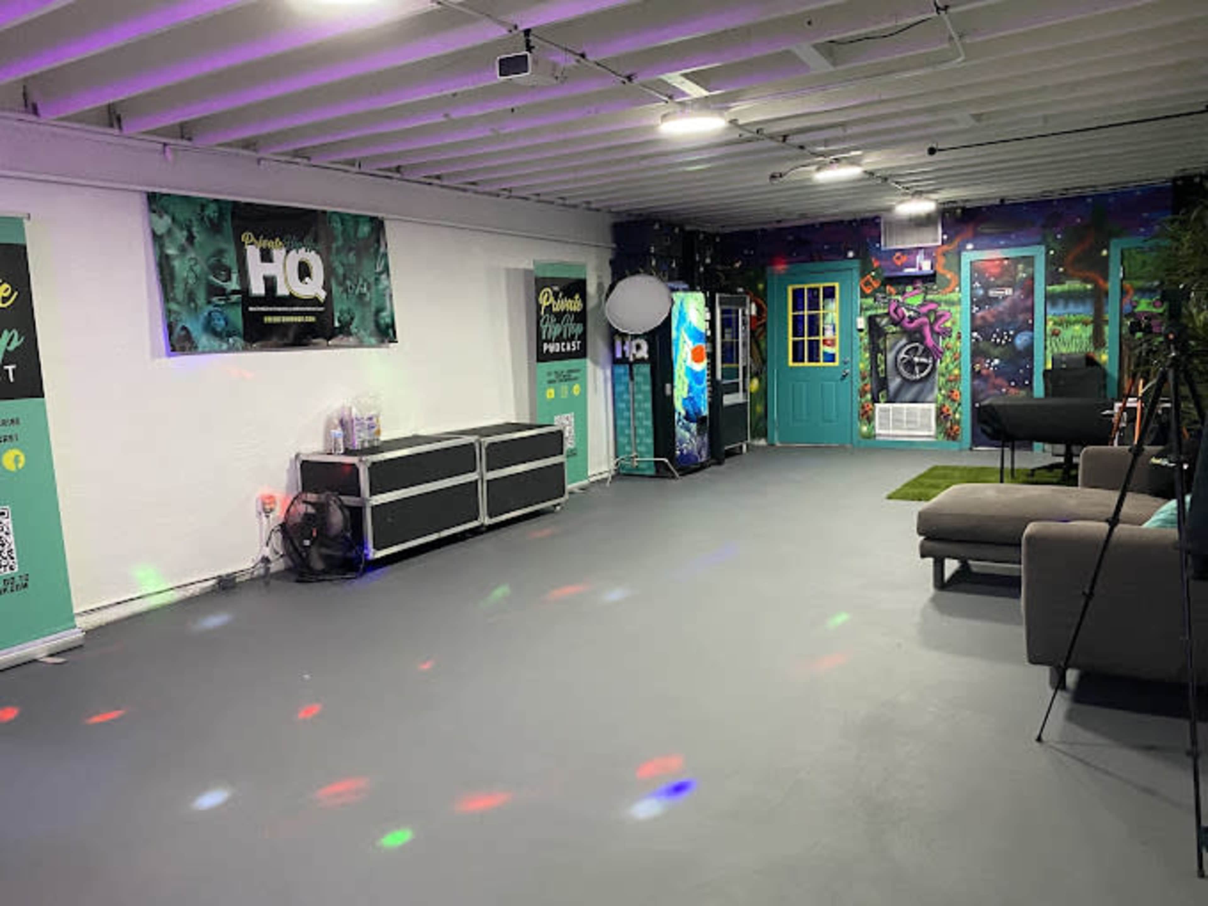 Intimate Studio Space Downtown Adjacent Image in Austin Ave., Waco, TX