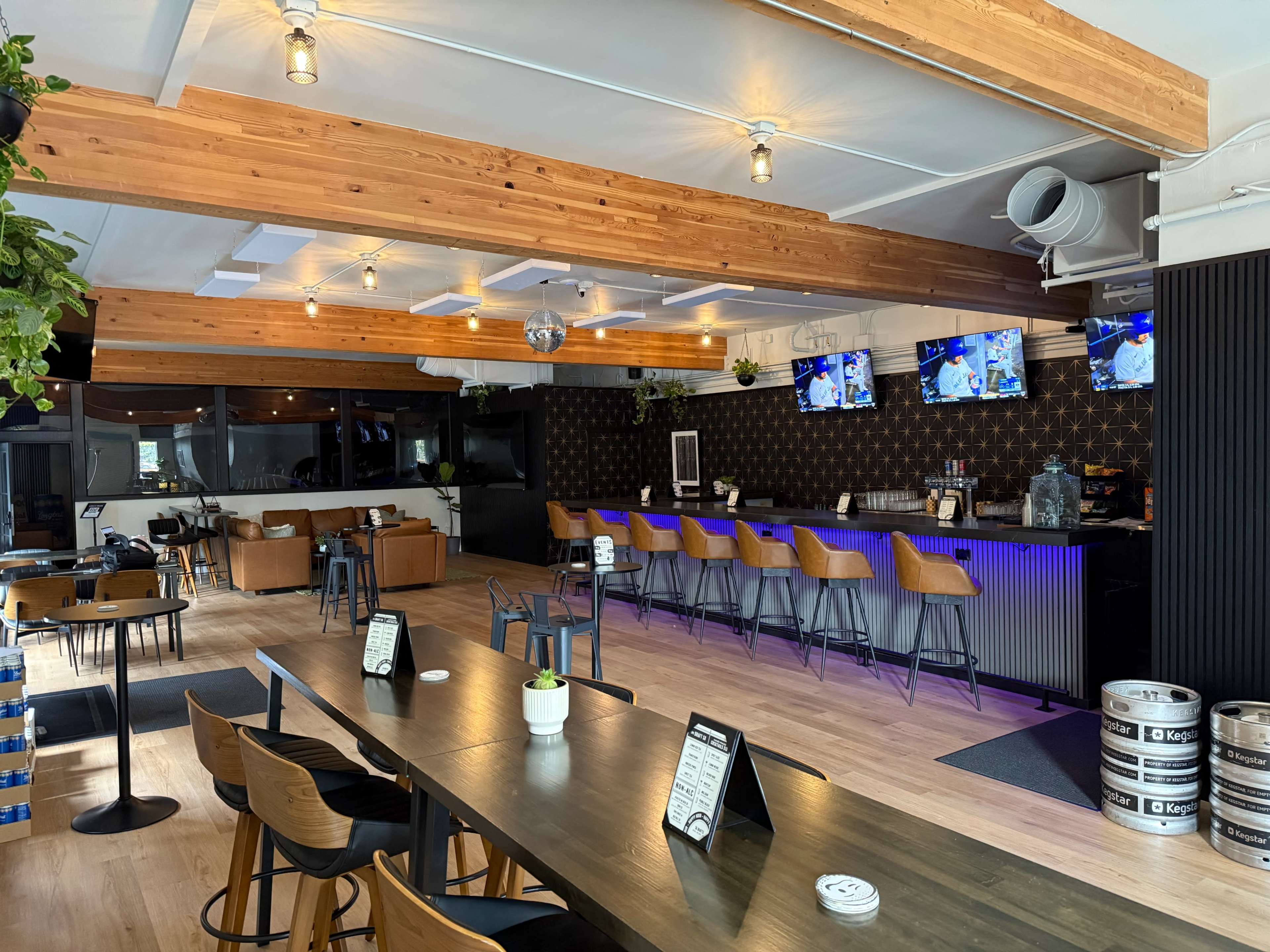 Mission Hills Sports Lounge with Golf Simulator & Tasting Room Image in Mission Hills, San Diego, CA