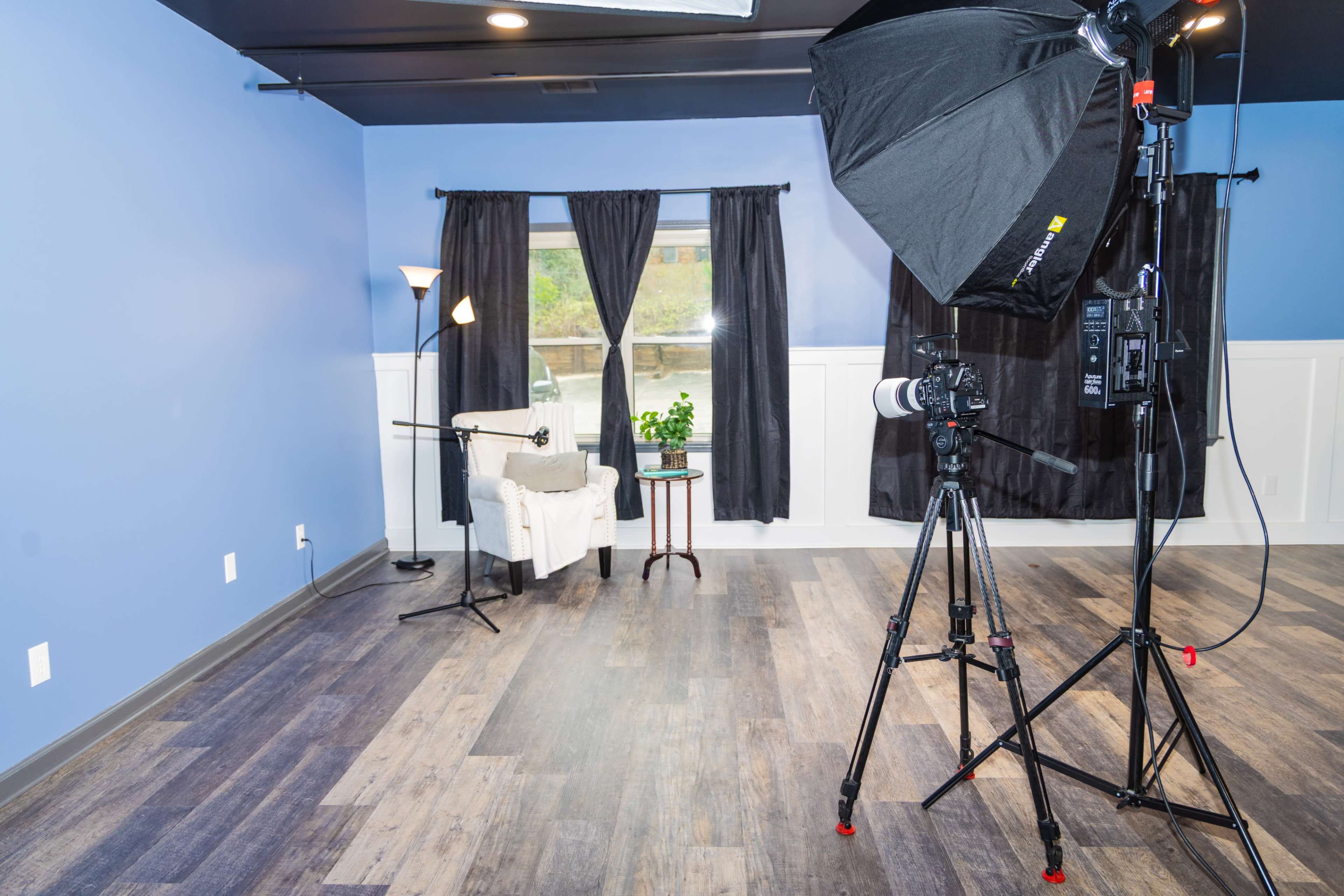 Mid City studio with lots of versatility Image in Huntsville, Huntsville, AL