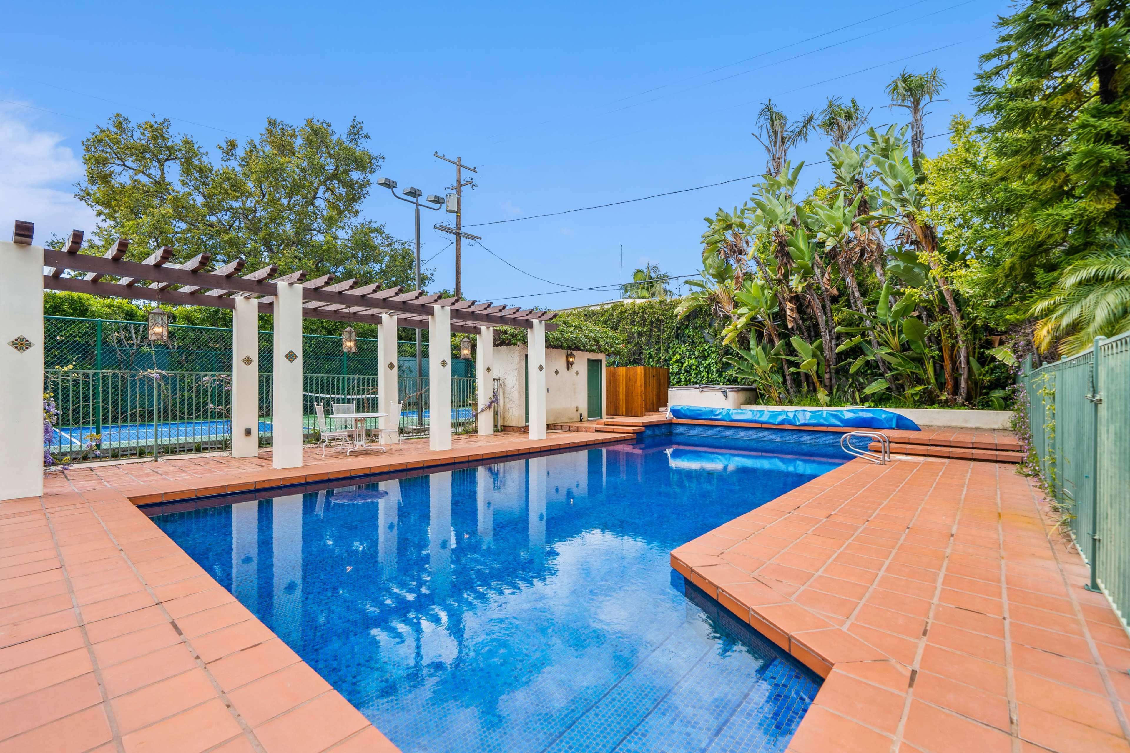 SPANISH HACIENDA RETREAT IN BRENTWOOD PARK Image in Brentwood, Los Angeles, CA