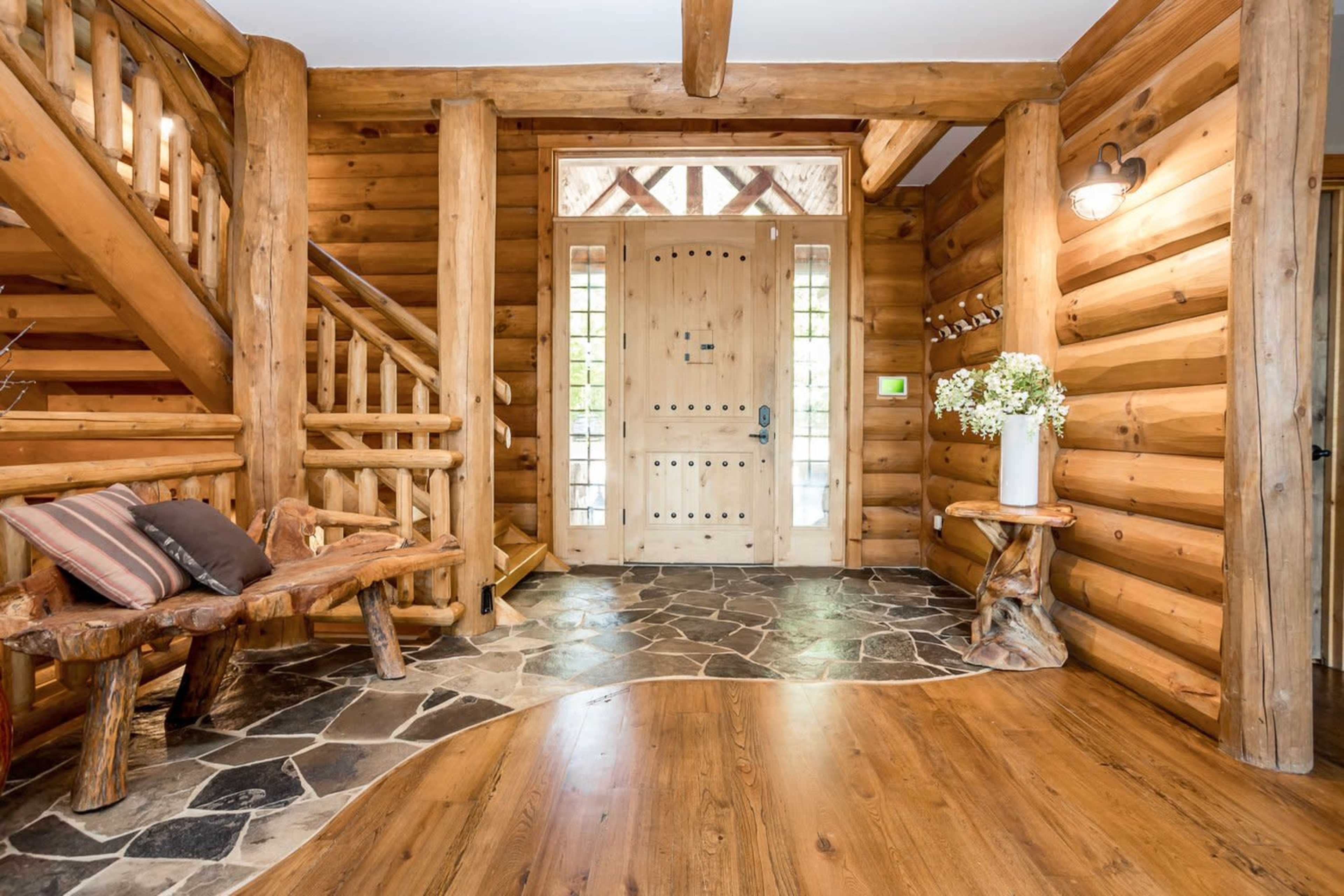 Heron Lodge | Scenic Lakefront Venue with Rustic Elegance Image in North Frontenac, Ompah, ON