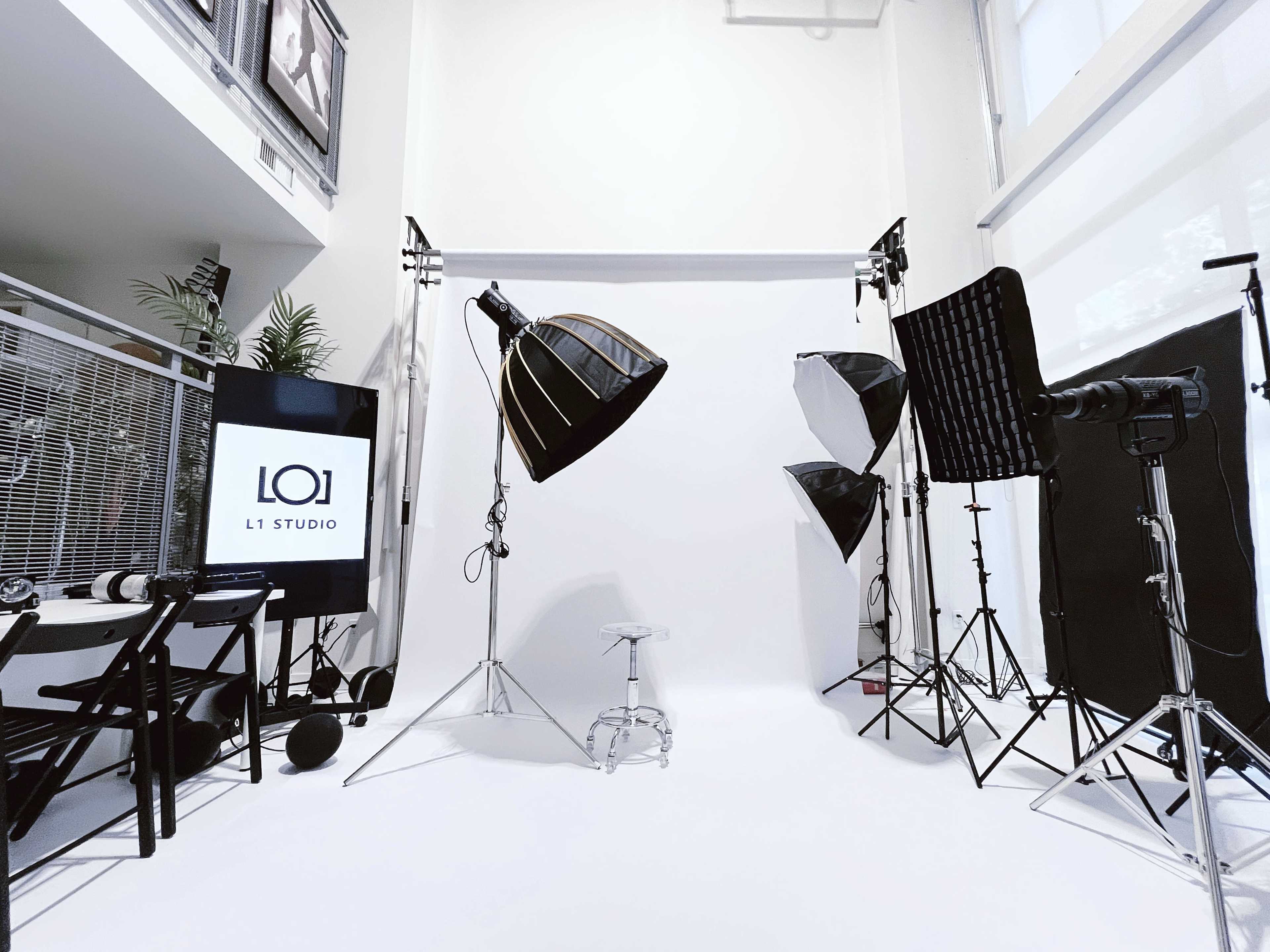 Professional Loft photo studio with Natural light/high ceiling Image in Richmond, richmond, BC