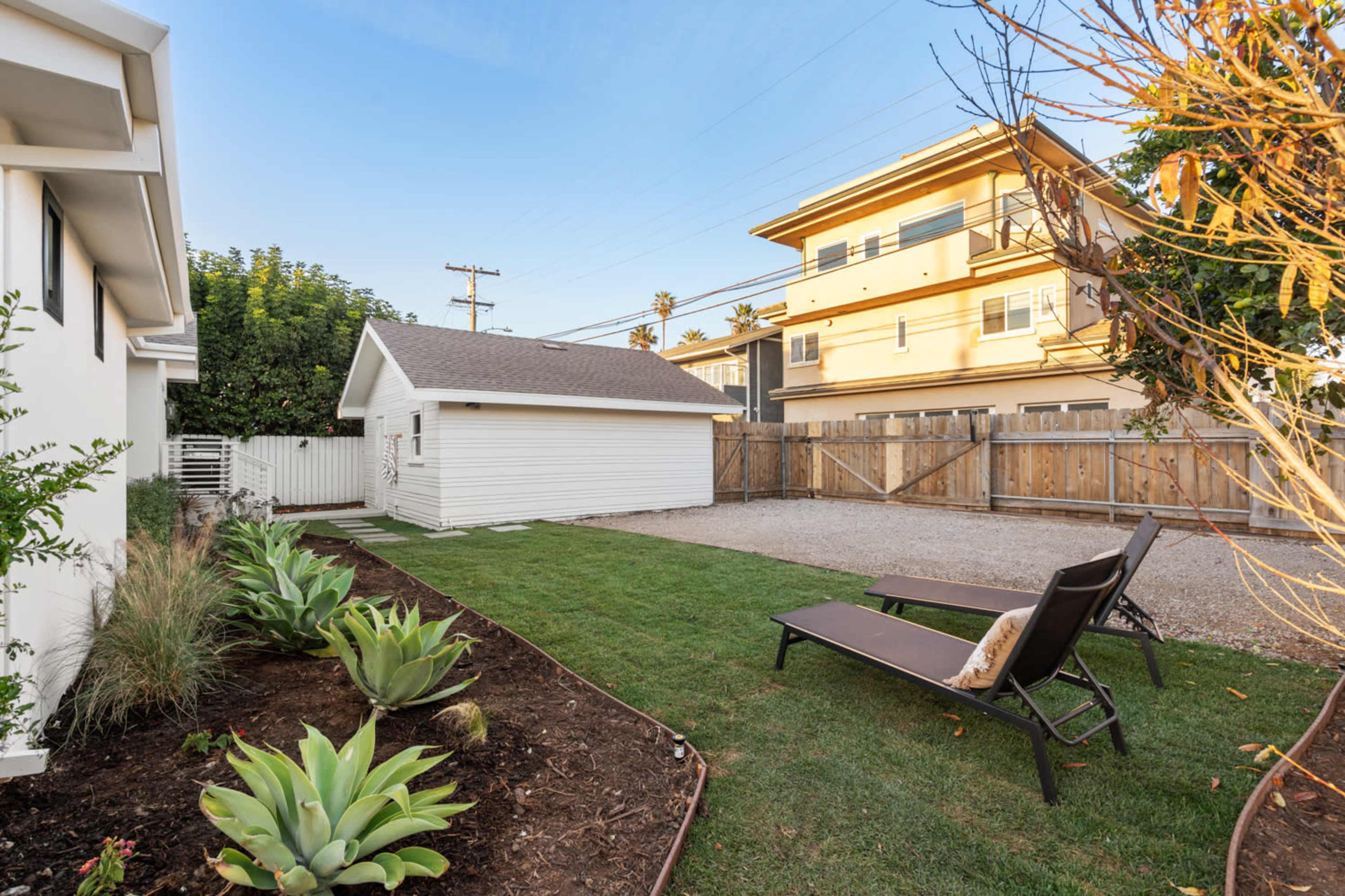 Pacific Paradise - Waves in View Image in Townsite, Oceanside, CA