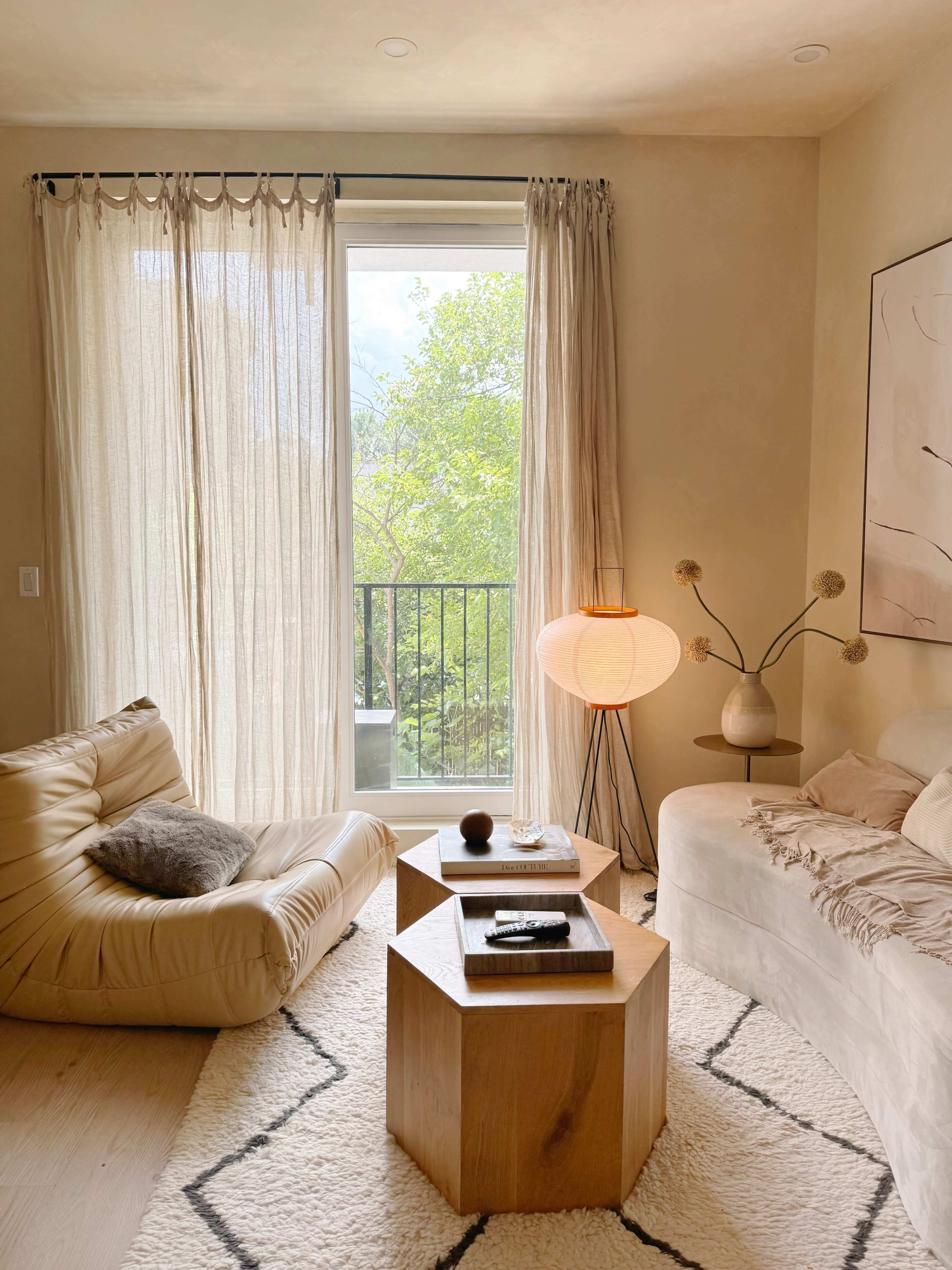 Cosy Mid Century Modern Apartment Home Image in Crown Heights, Brooklyn, NY