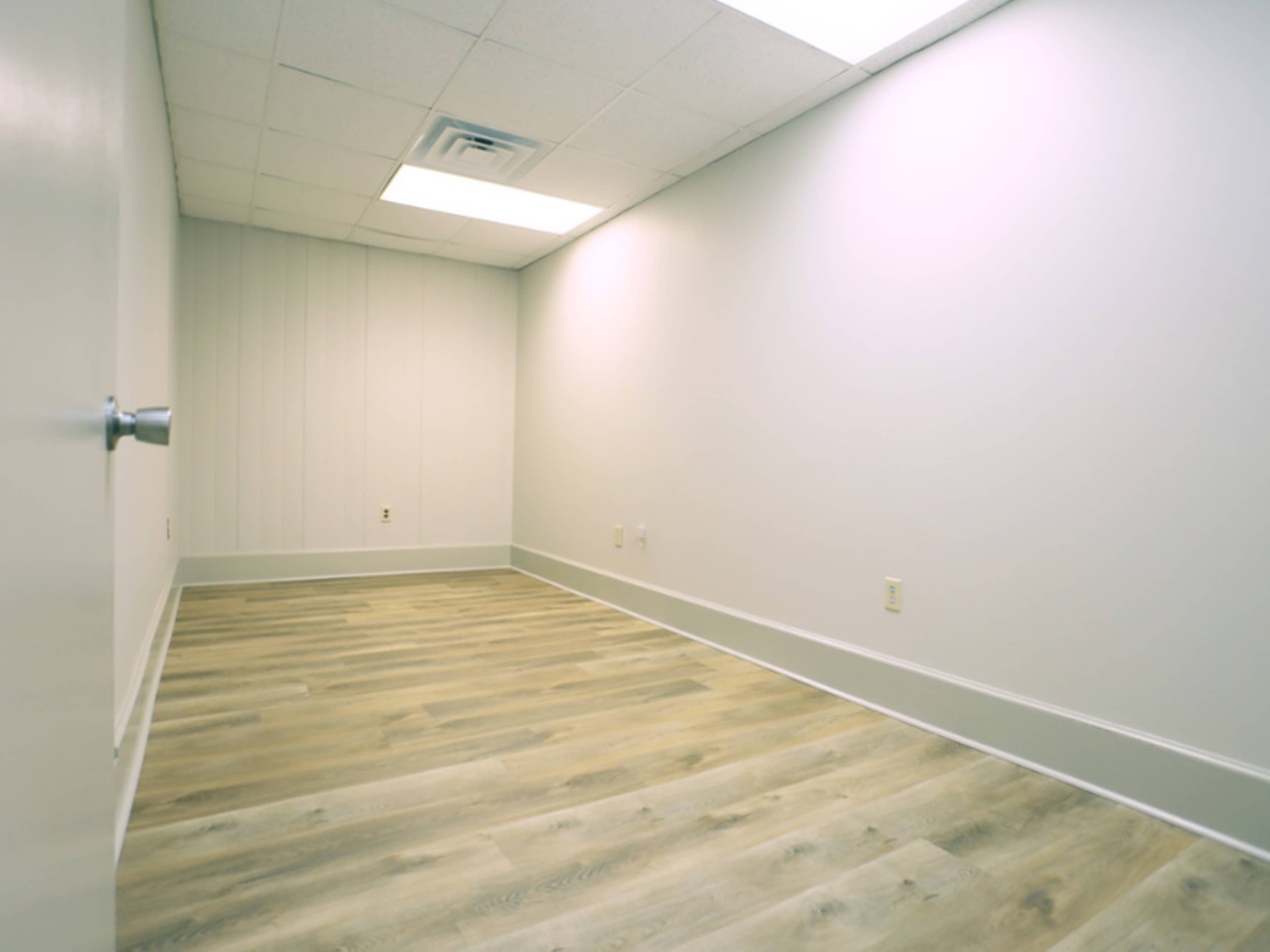 Empty Room for dressing, staging, etc...