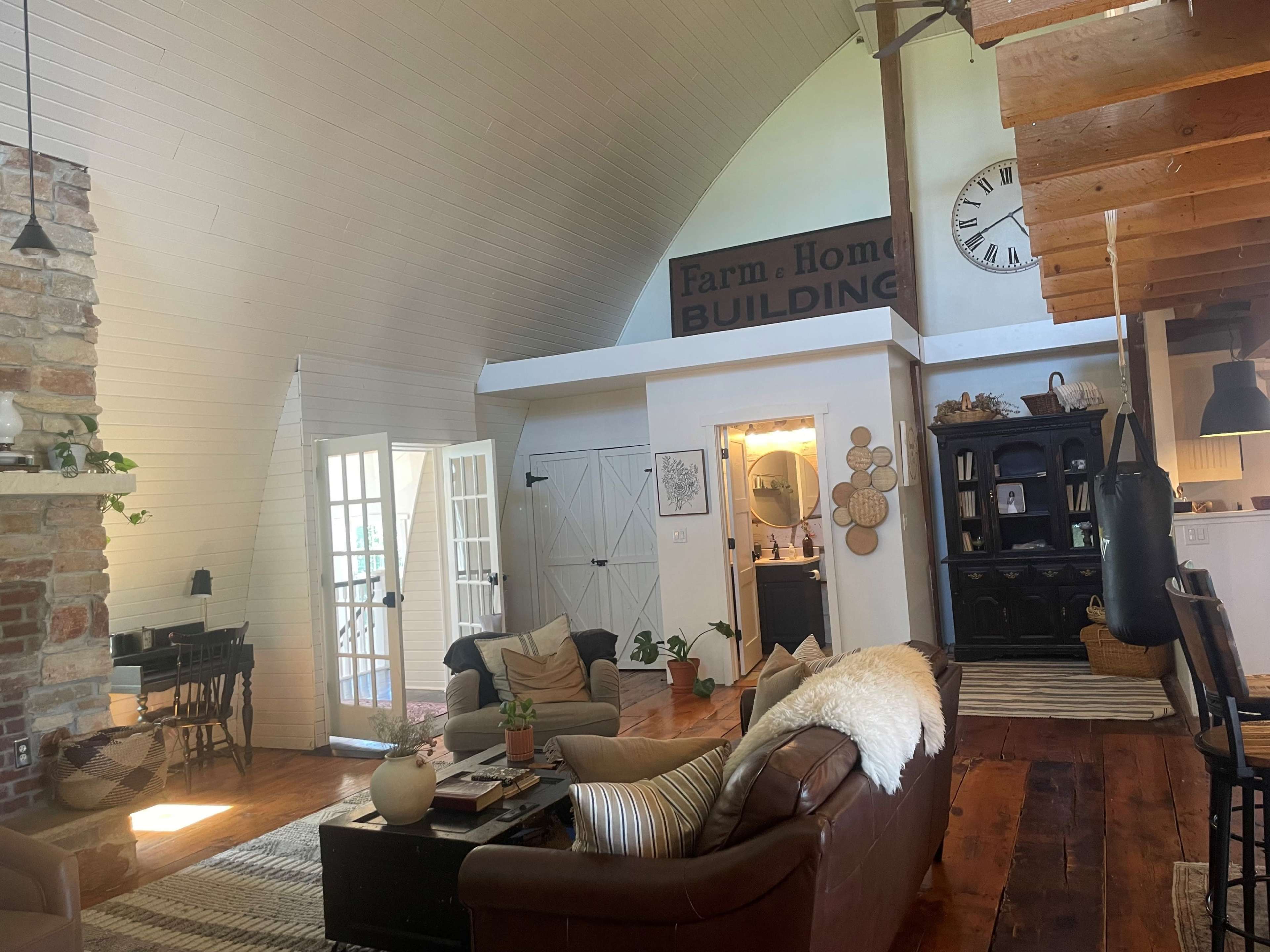 Rural rustic charm Barn House with a relaxing pasture view. Image in Shirland Township, Rockton, IL