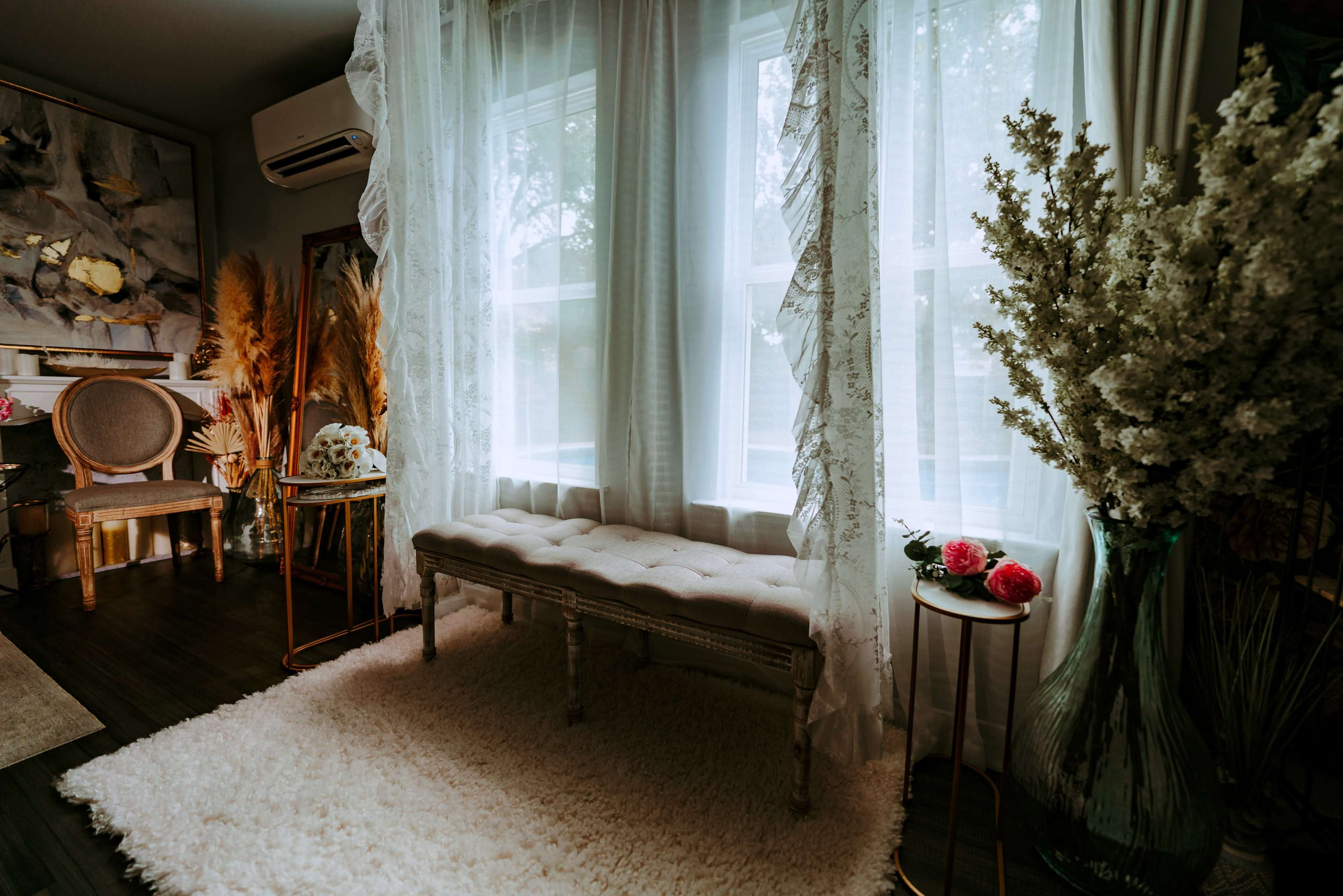Royal Love Seat + Reading Nook + Free Lights Image in Deerfield Village, Houston, TX
