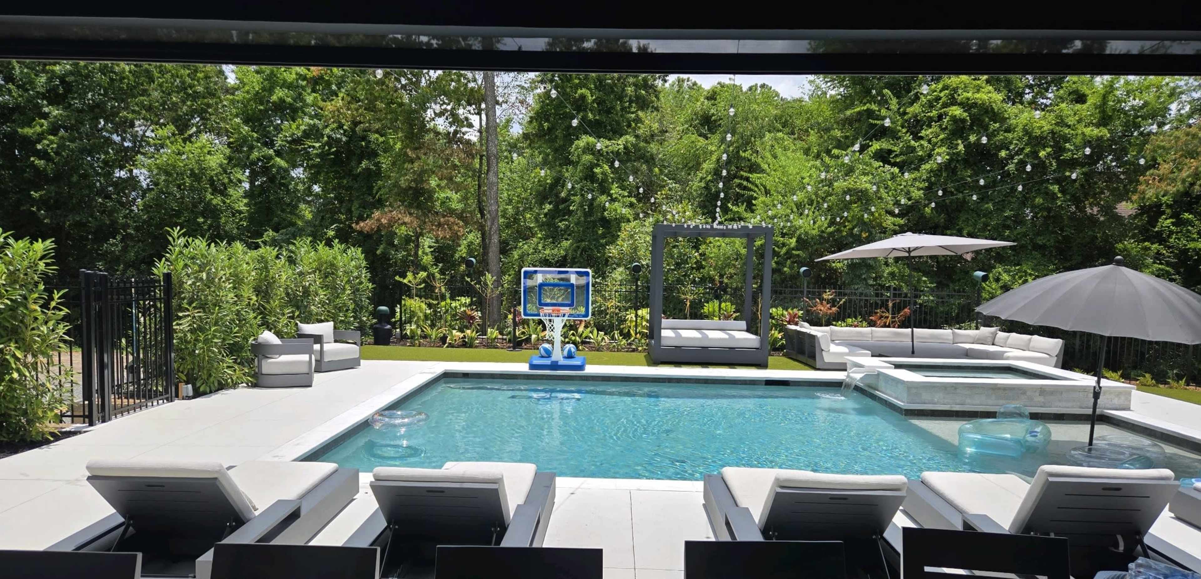 Dunwoody RH outdoor green space and bar Image in Sandy Springs, Atlanta, GA