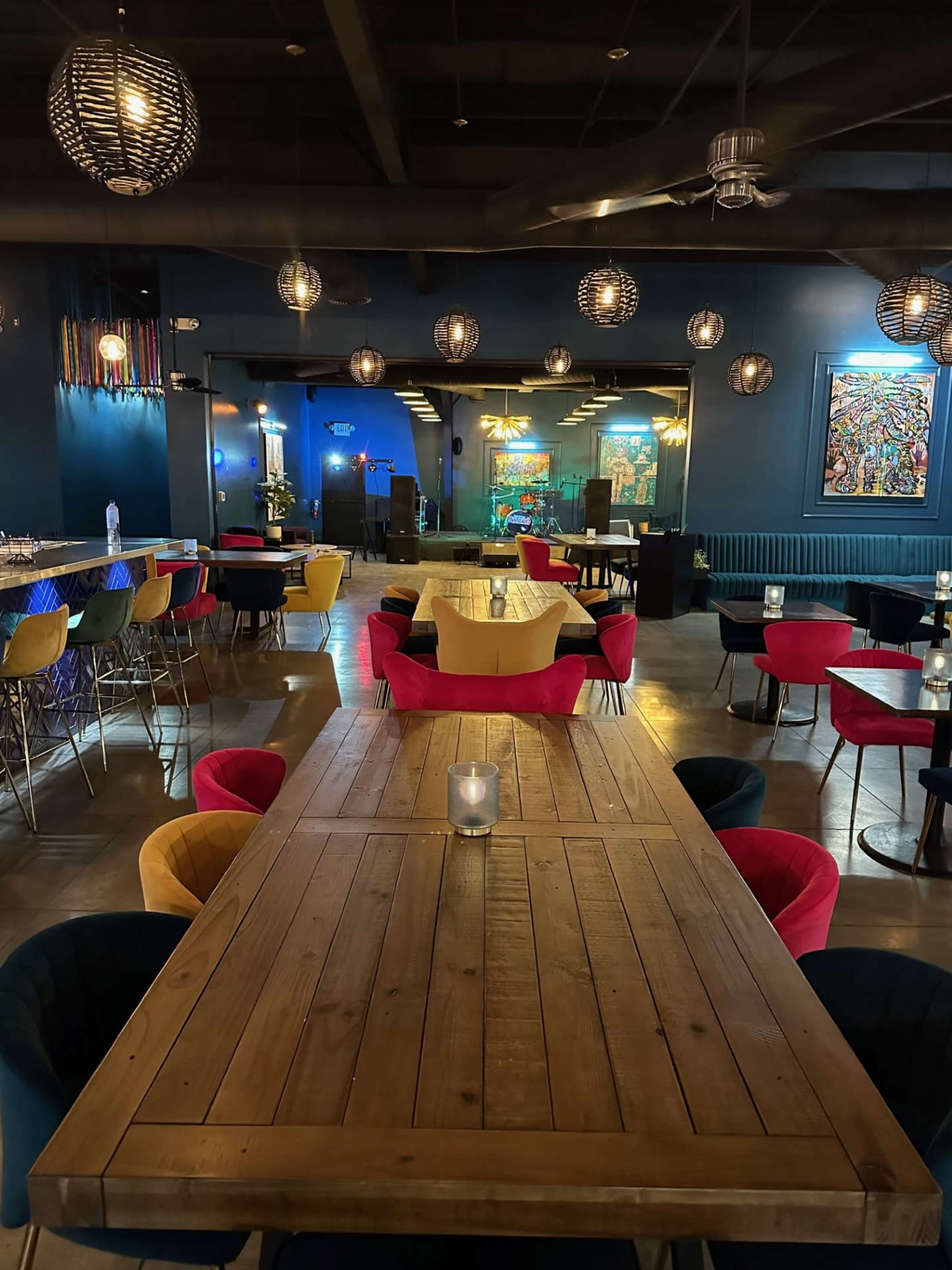 Restaurant Venue Center with amazing decor & stage Image in Bakersfield, Bakersfield, AS