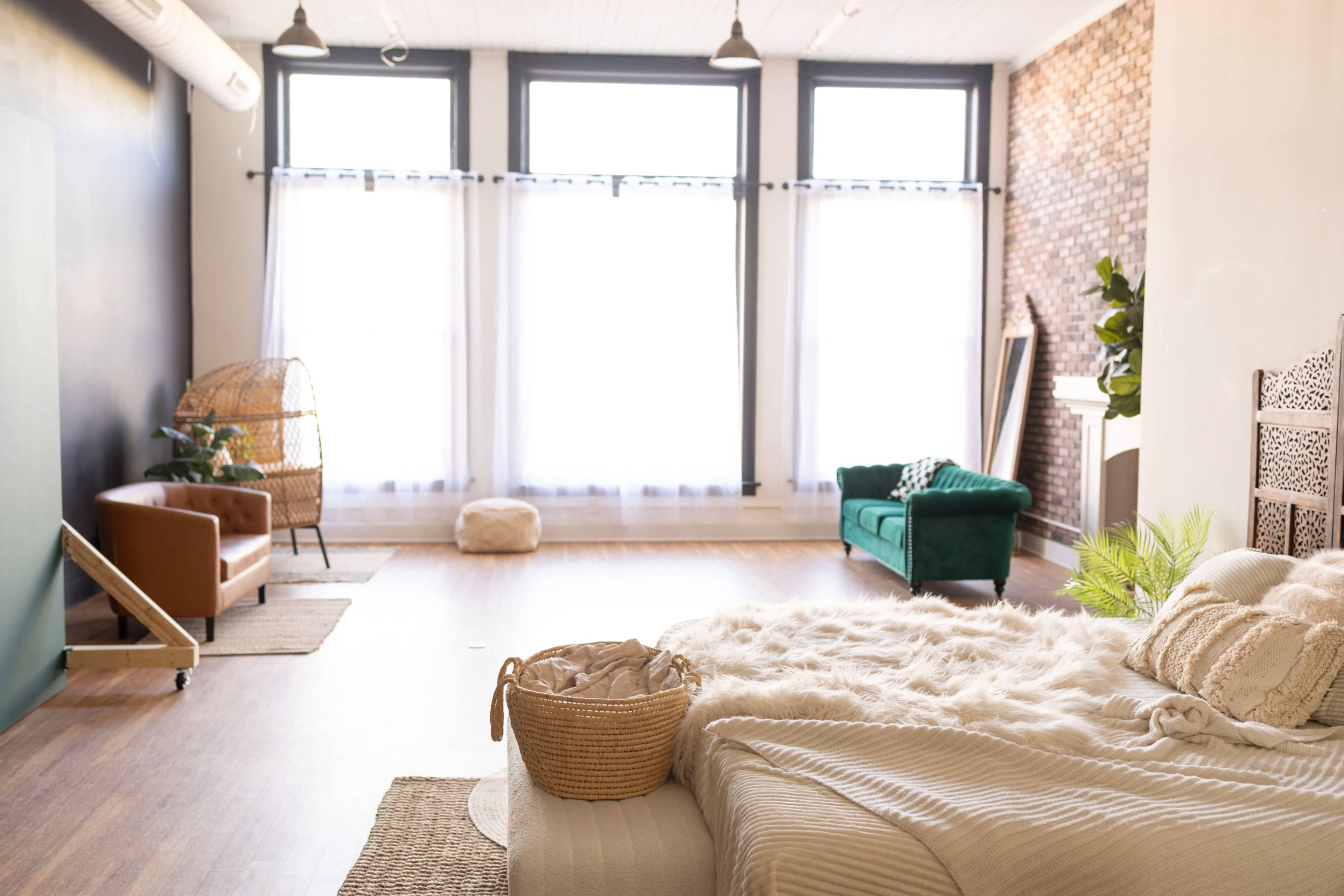 Bright and Stylish Natural Light Photography Studio in Historic Downtown Watertown Image in Watertown, Watertown, WI