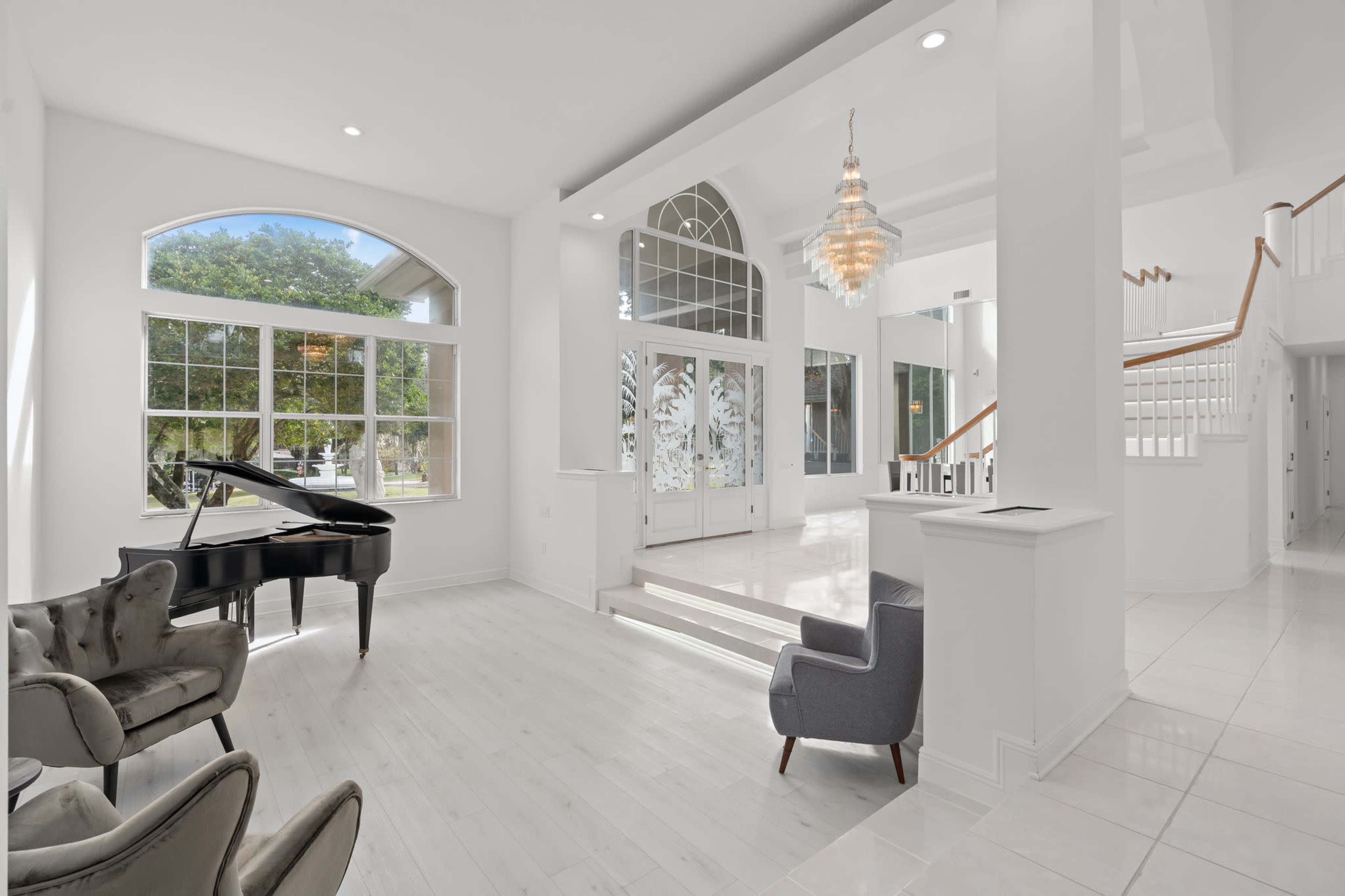 Modern Upscale Retreat: Photogenic Estate with Helipad, 3+ Acres on Little Wekiva River, Wildlife, and Gated Privacy Image in , Altamonte Springs, FL