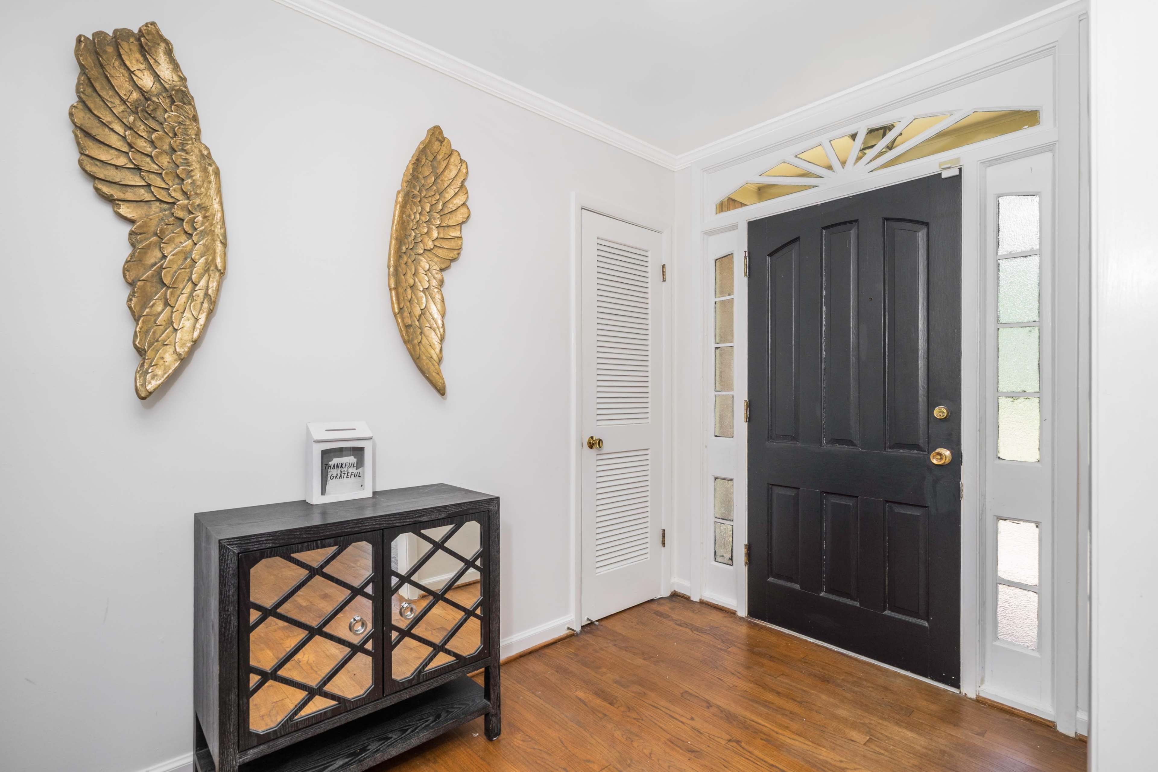 Charming 1965 Gem with Spacious Yard- Ideal for Gatherings, Retreats & Photoshoots Image in McGehee/Allendale, Montgomery, AL