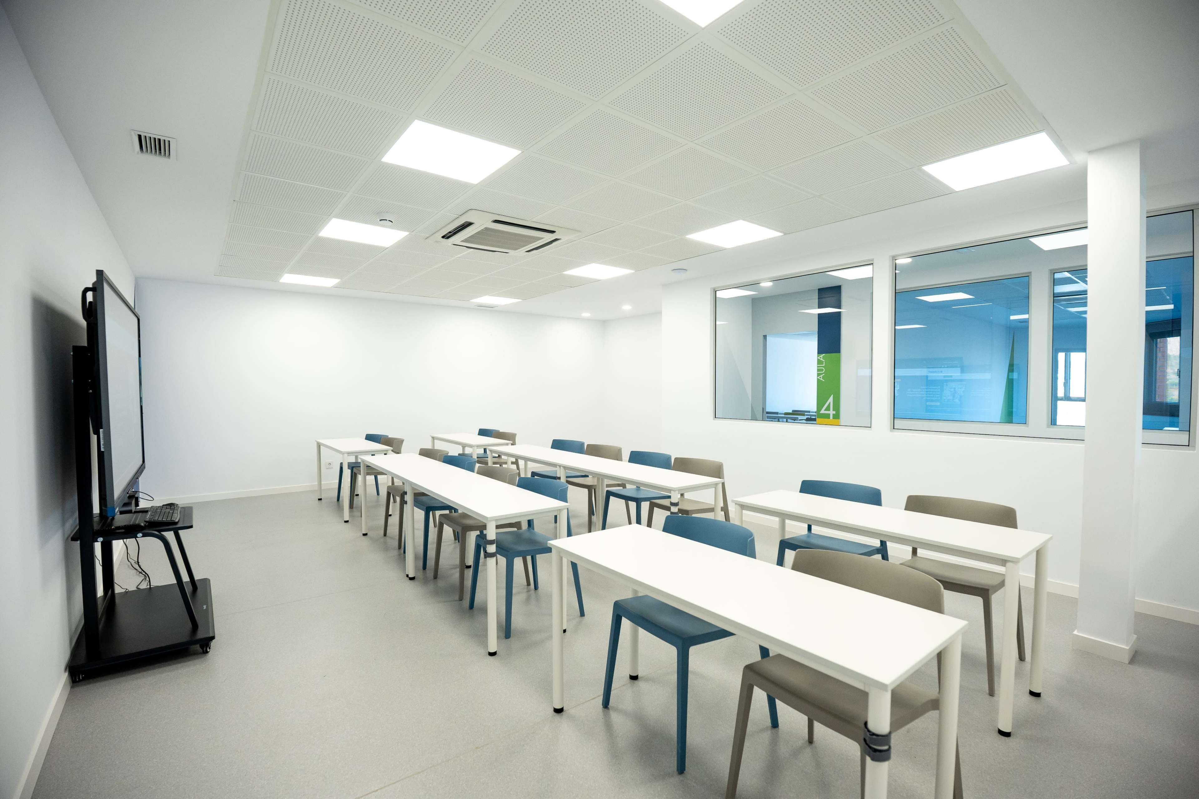 Sala de formación versátil y totalmente equipada en ubicación estratégica Image in , Sant Quirze del Vallès, B