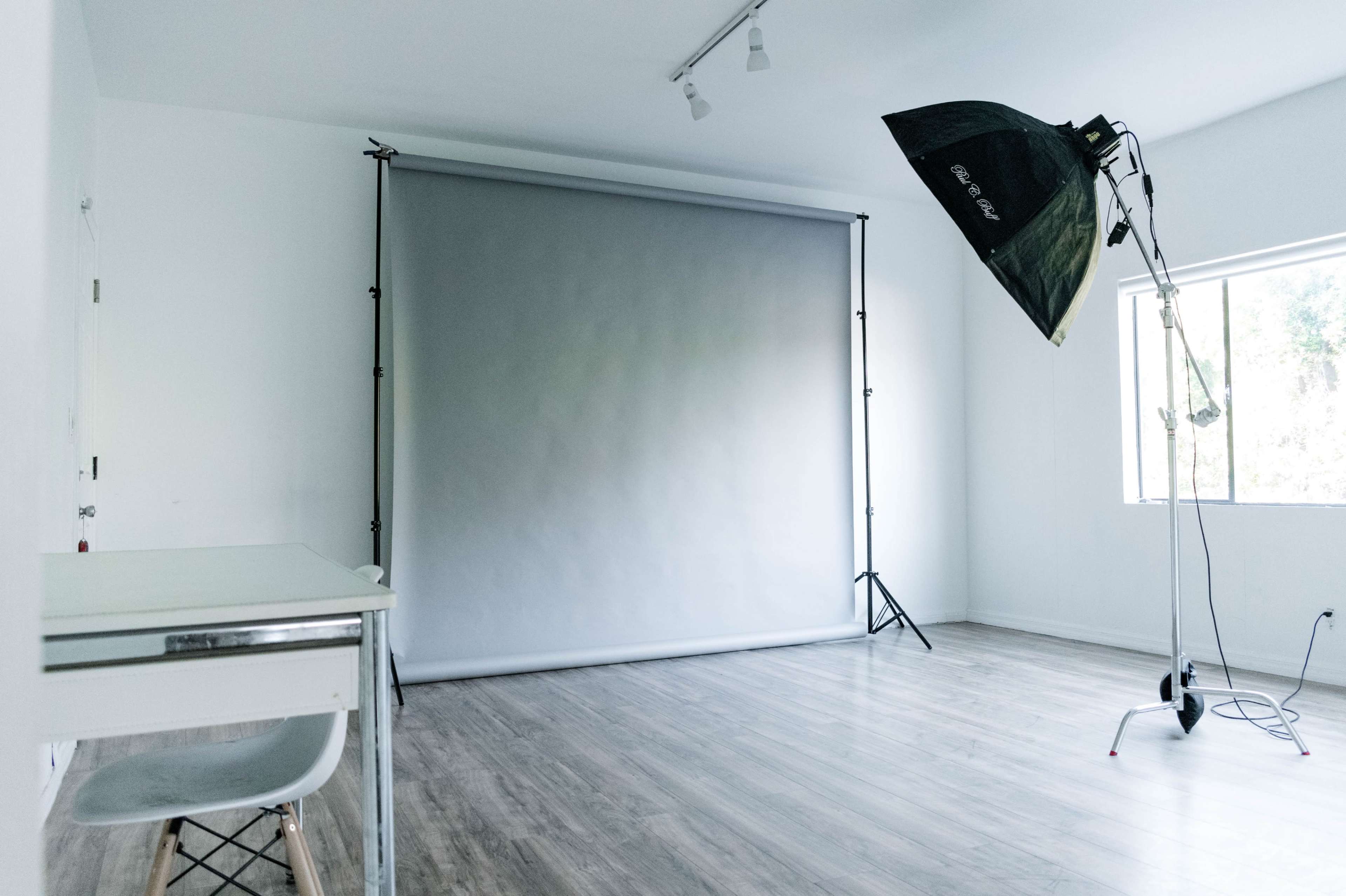 Sunset Strip Photo/Casting Studio Image in Hollywood, Los Angeles, CA