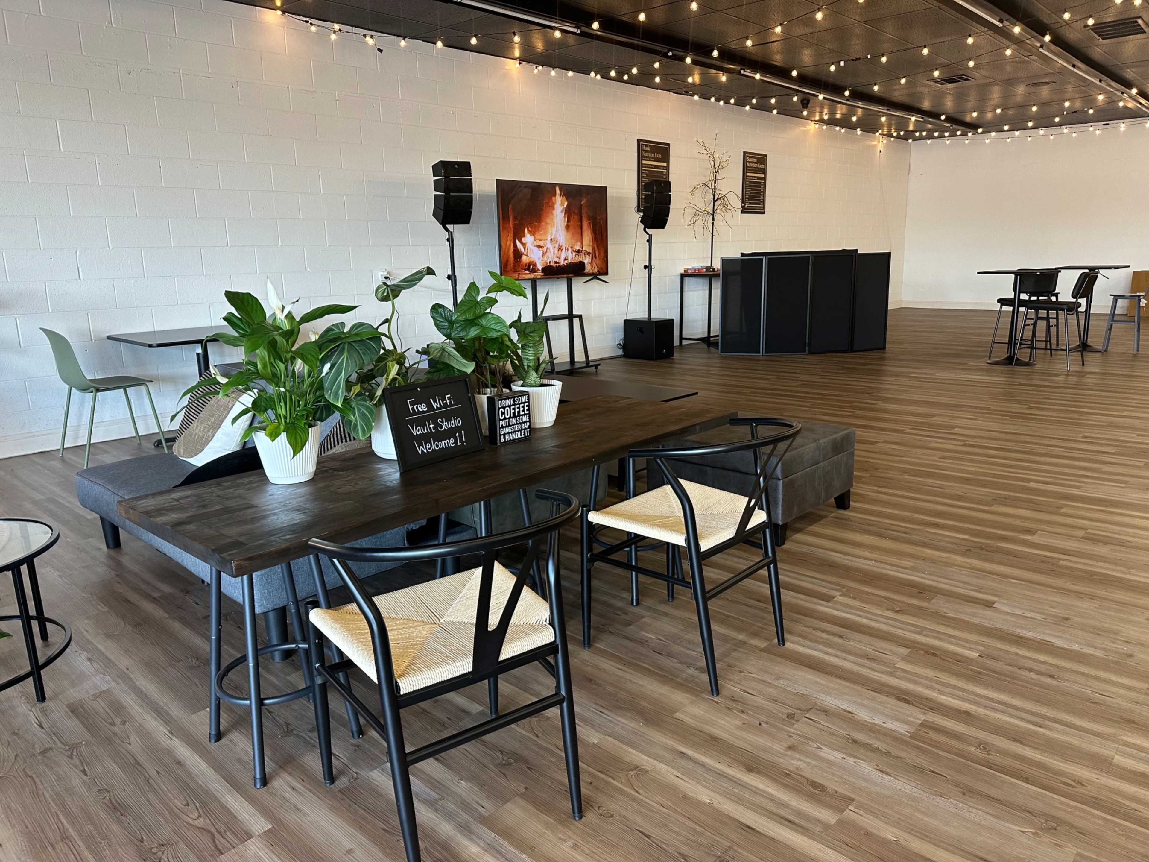 Modern Indoor-Outdoor Café Lounge in Sacramento – Perfect for Events & Pop-Ups Image in Woodbine, Sacramento, CA