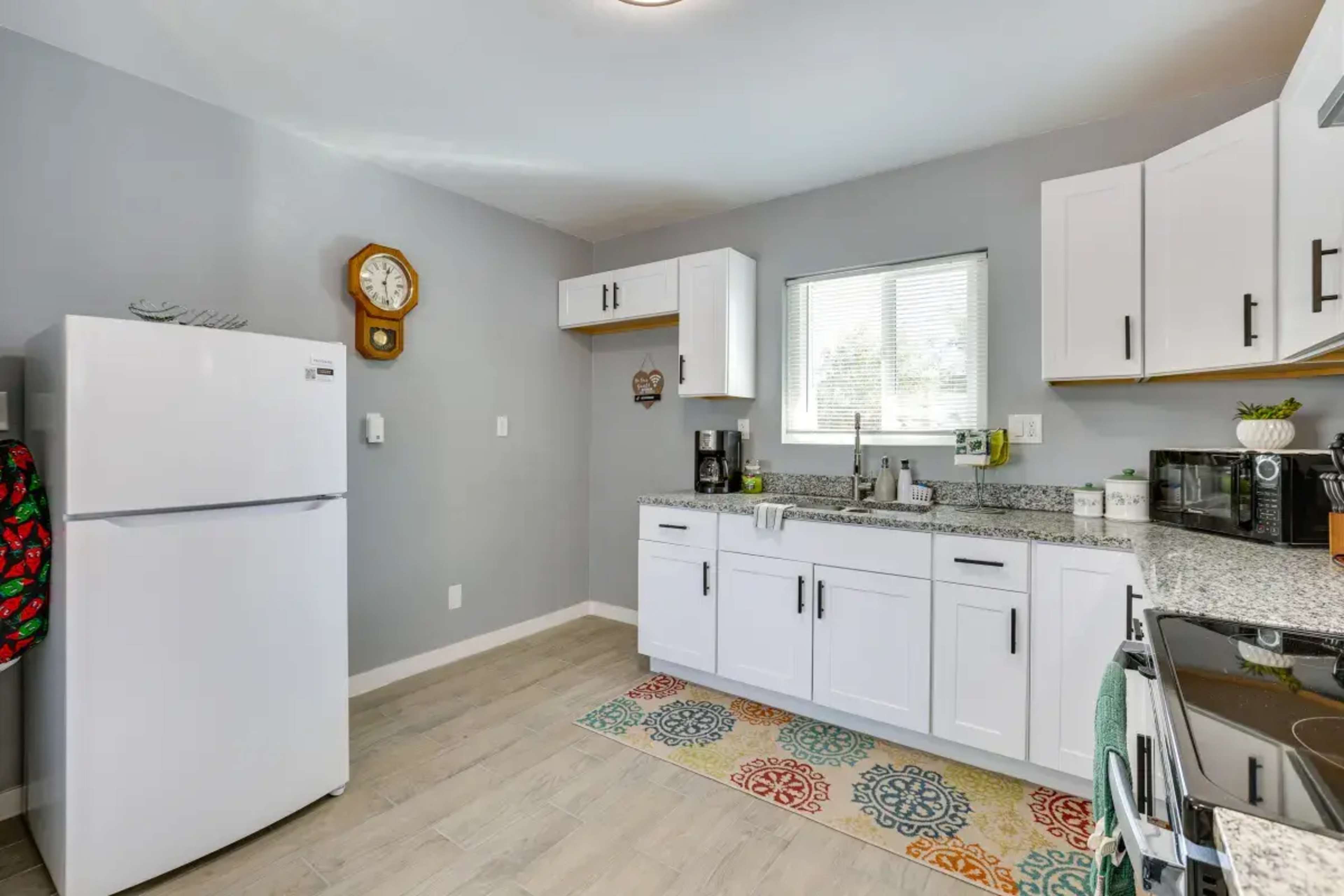 2bedroom/1 bathroom/1 kitchen suite in a quite neighborhood. Image in Glendale, Glendale, AZ