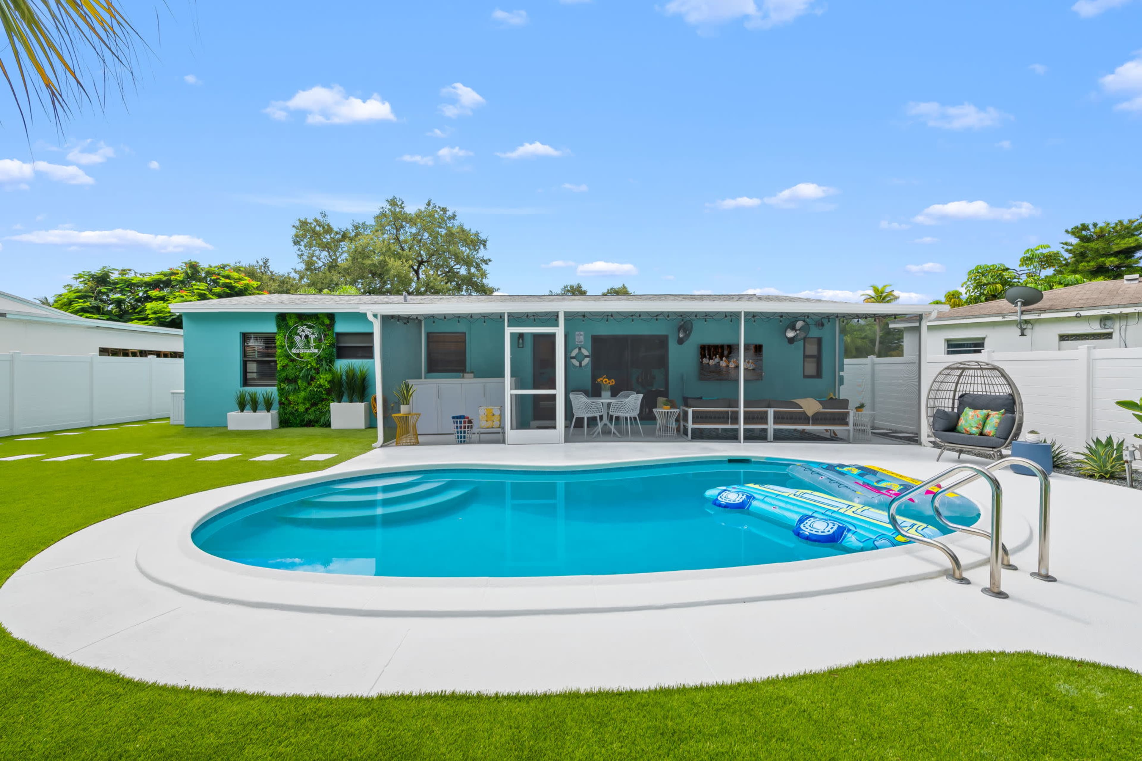 New•Pool•MiniGolf•OutdoorGames•PetFriendly Image in Edgewood, Fort Lauderdale, FL