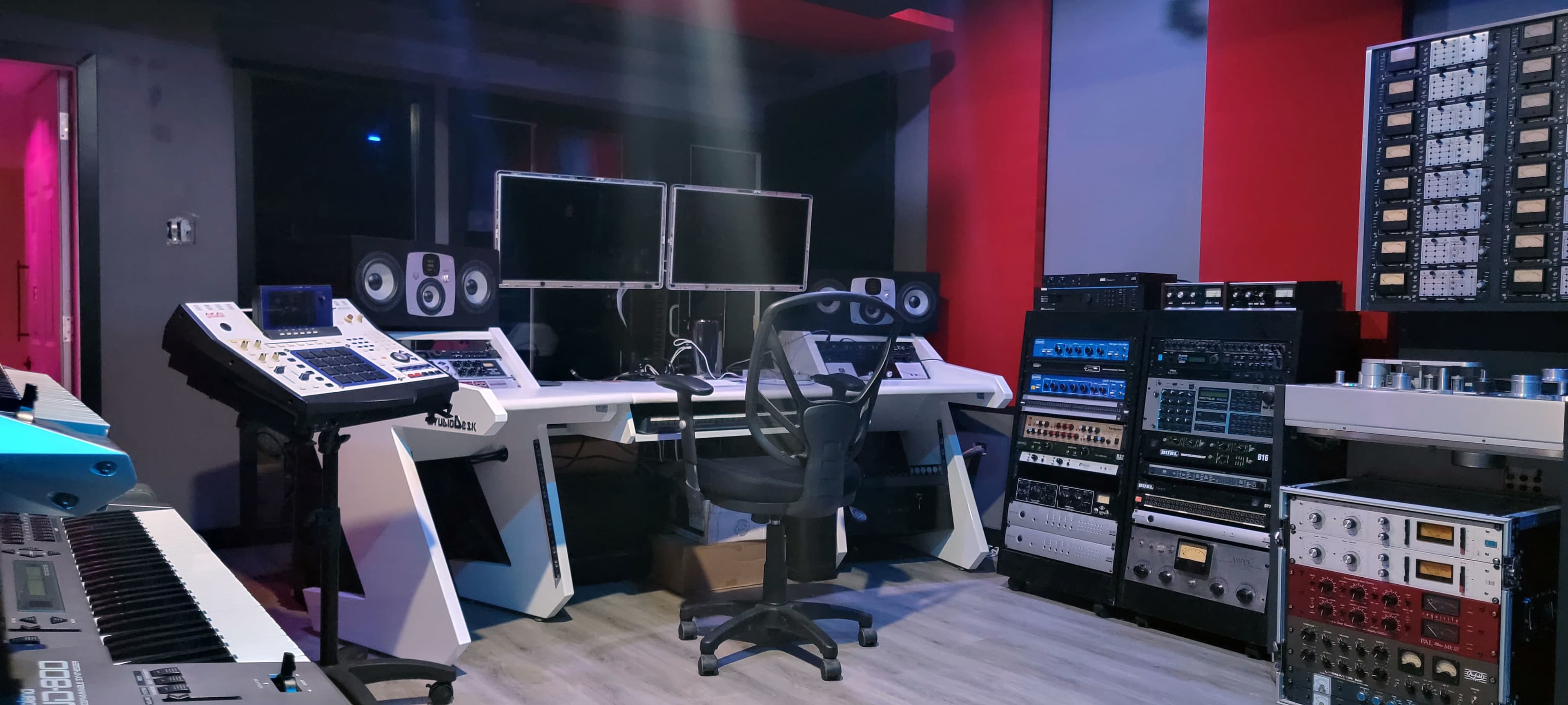Media Production Complex: Cyclorama for Film - Video Studio Shoot / Photo Studio Wall / Pre-Show Rehearsals / Recording Audio Studio in Vaughan, Just North of Toronto Image in Concord, Vaughan, ON