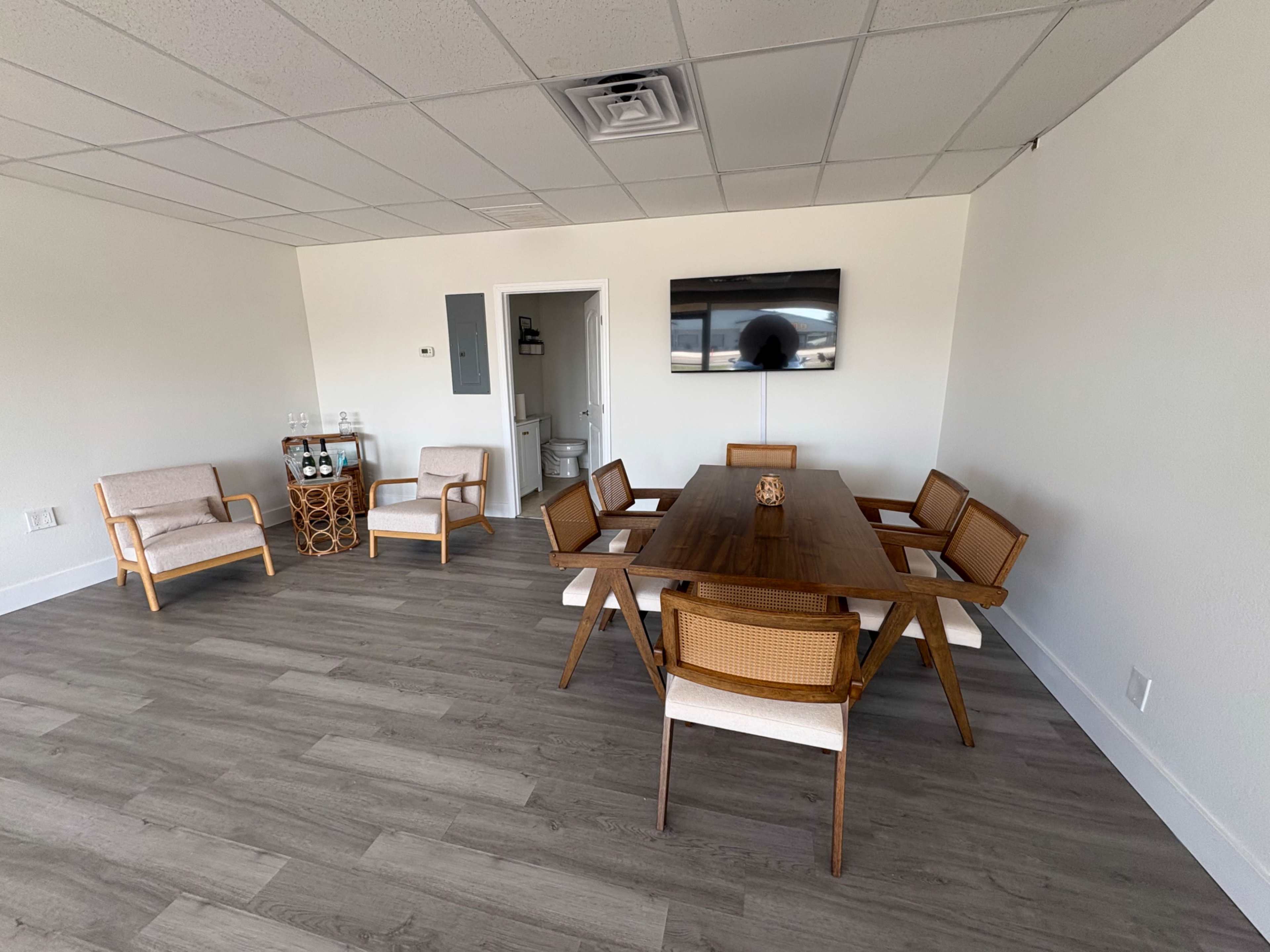 Seaside Space perfect for meetings or workshops! Image in Satellite Beach, Satellite Beach, FL