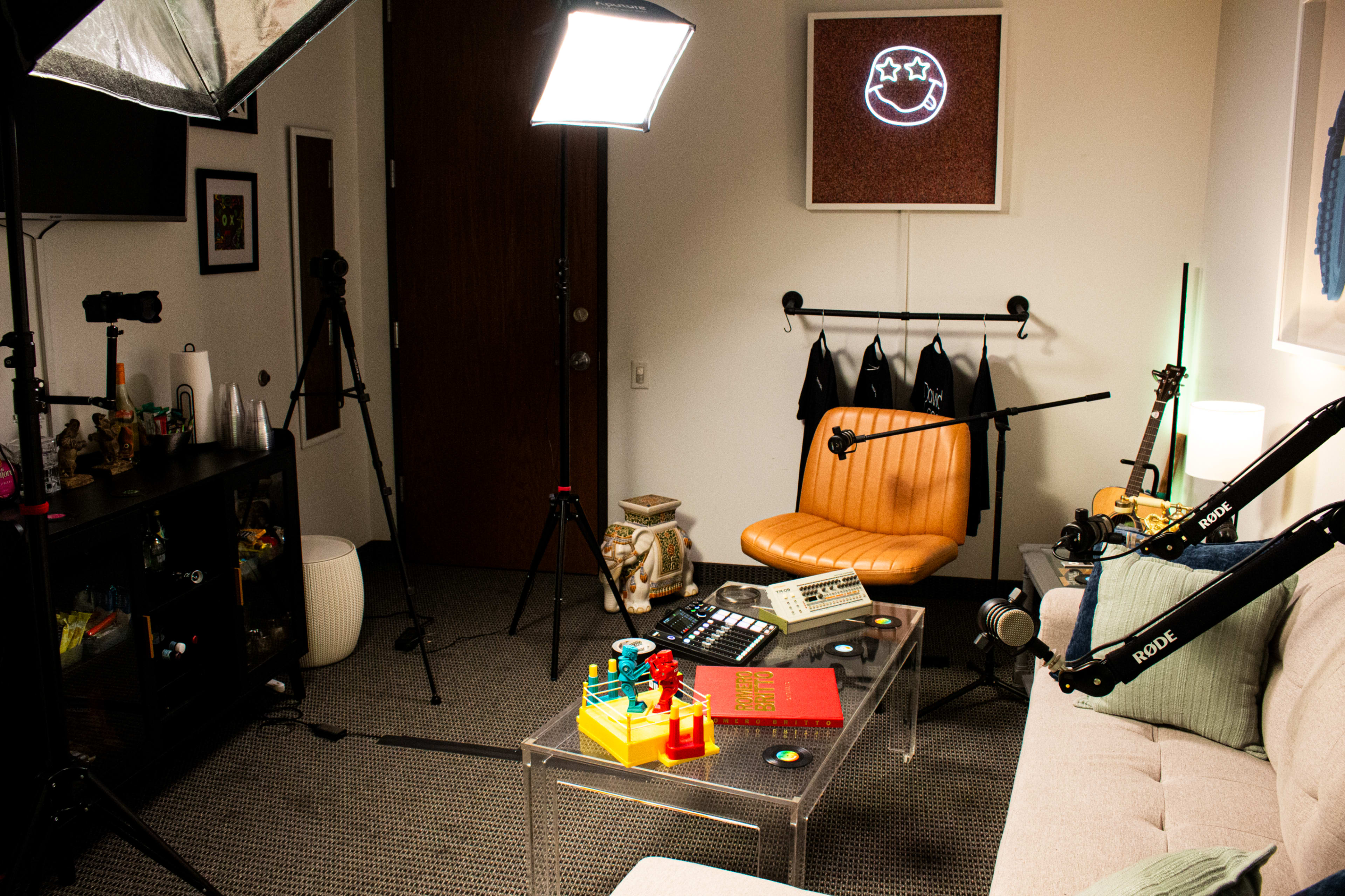 The Lounge - Podcast Shoot Space | ELE Studios Image in Dallas Downtown Historic District, Dallas, TX