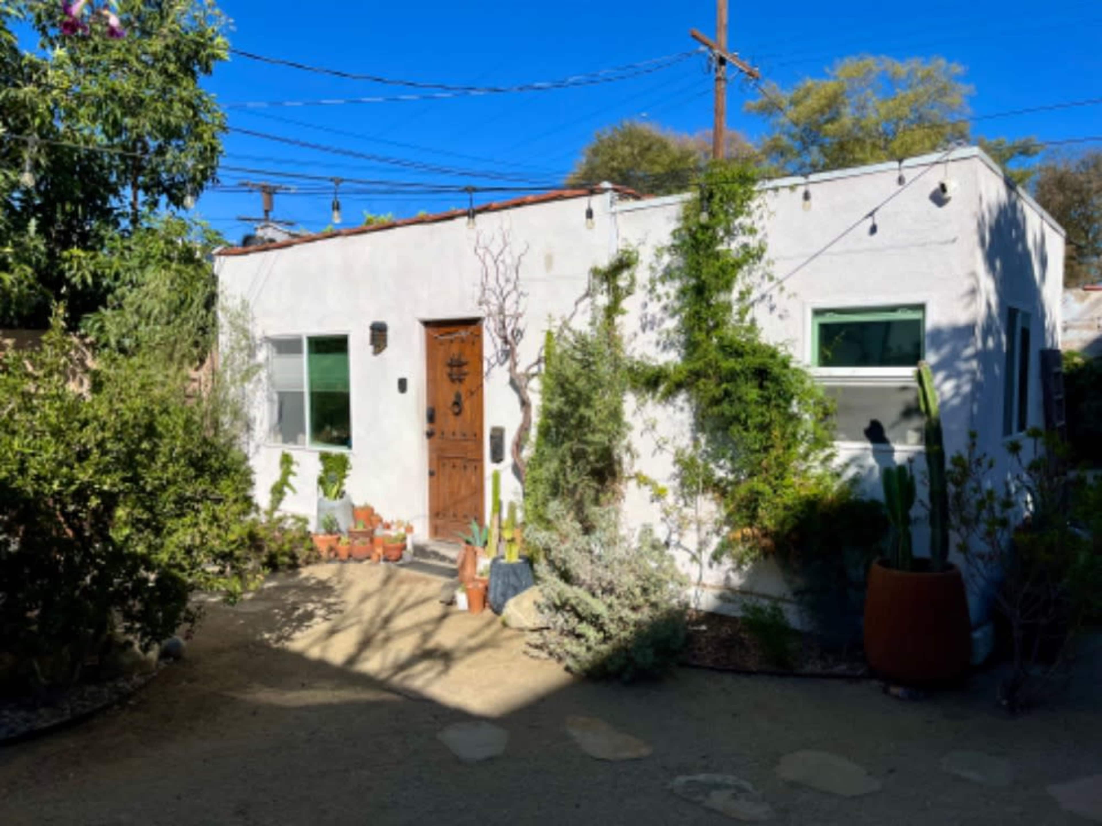 1BD + 1BA Detached Cottage Casita