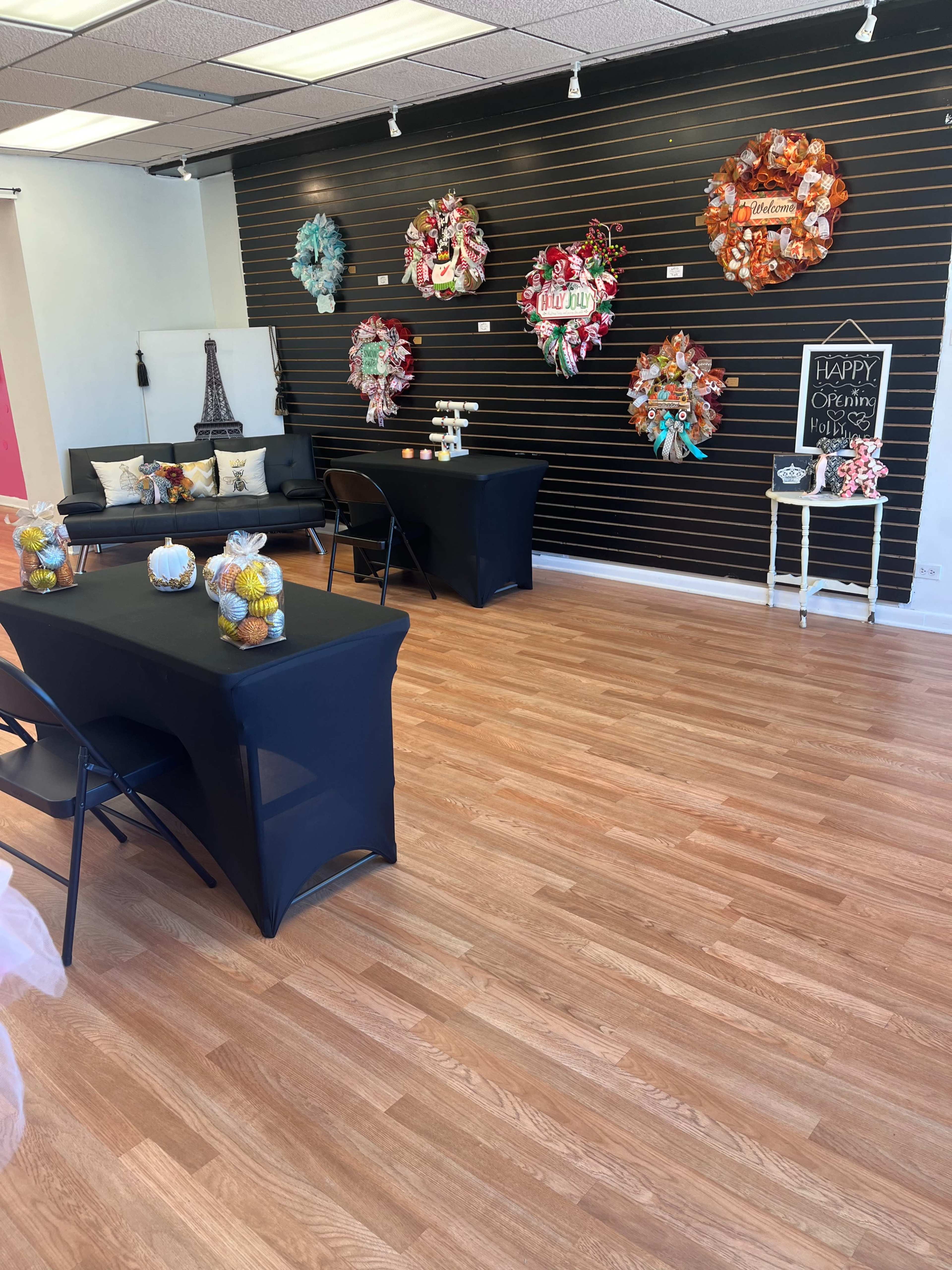 Charming space in Old Orland with lots of sunlight and great empty space! Image in Orland Township, Chicago, IL