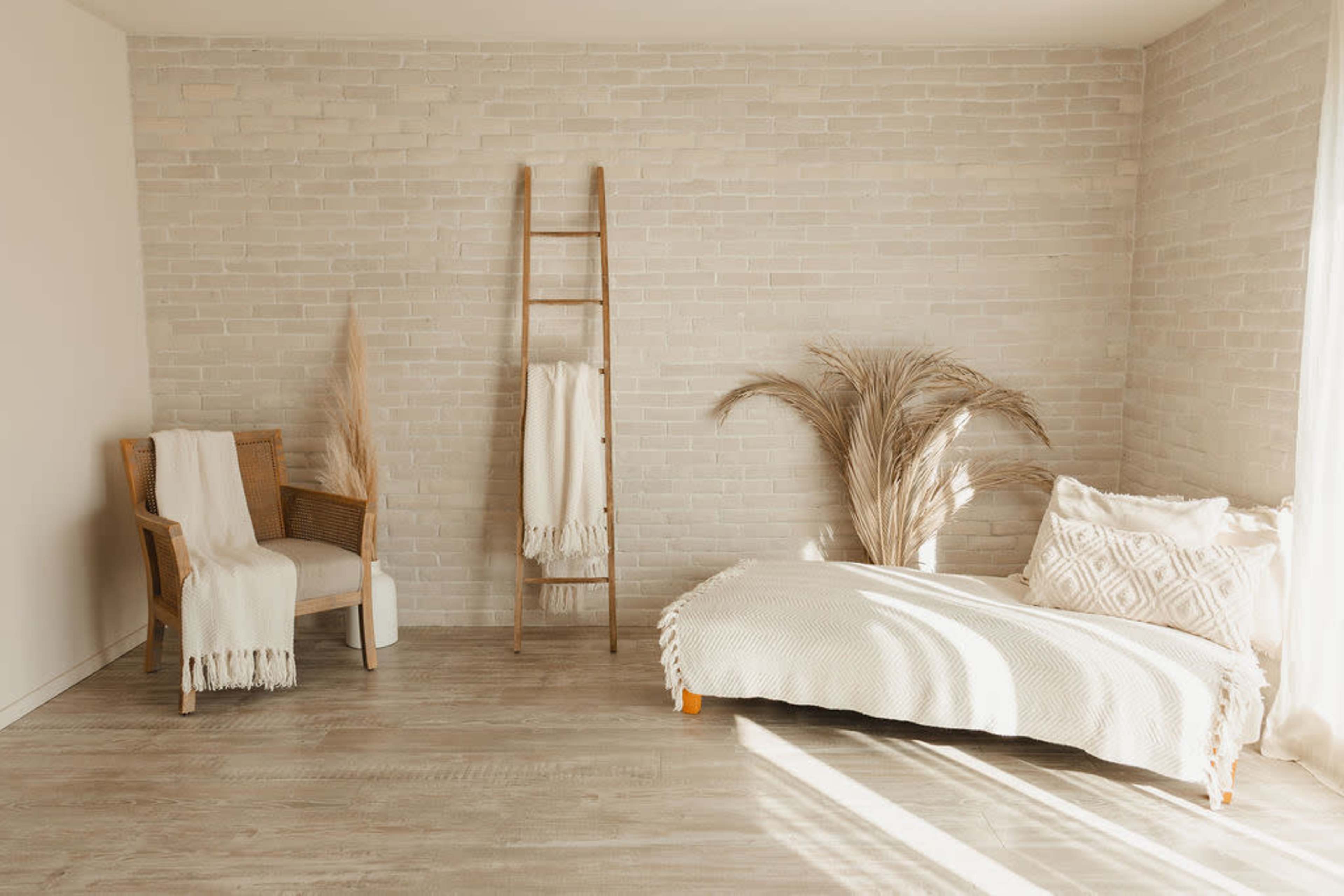 Neutral Natural Light Photo Studio Image in Oak View, Huntington Beach, CA