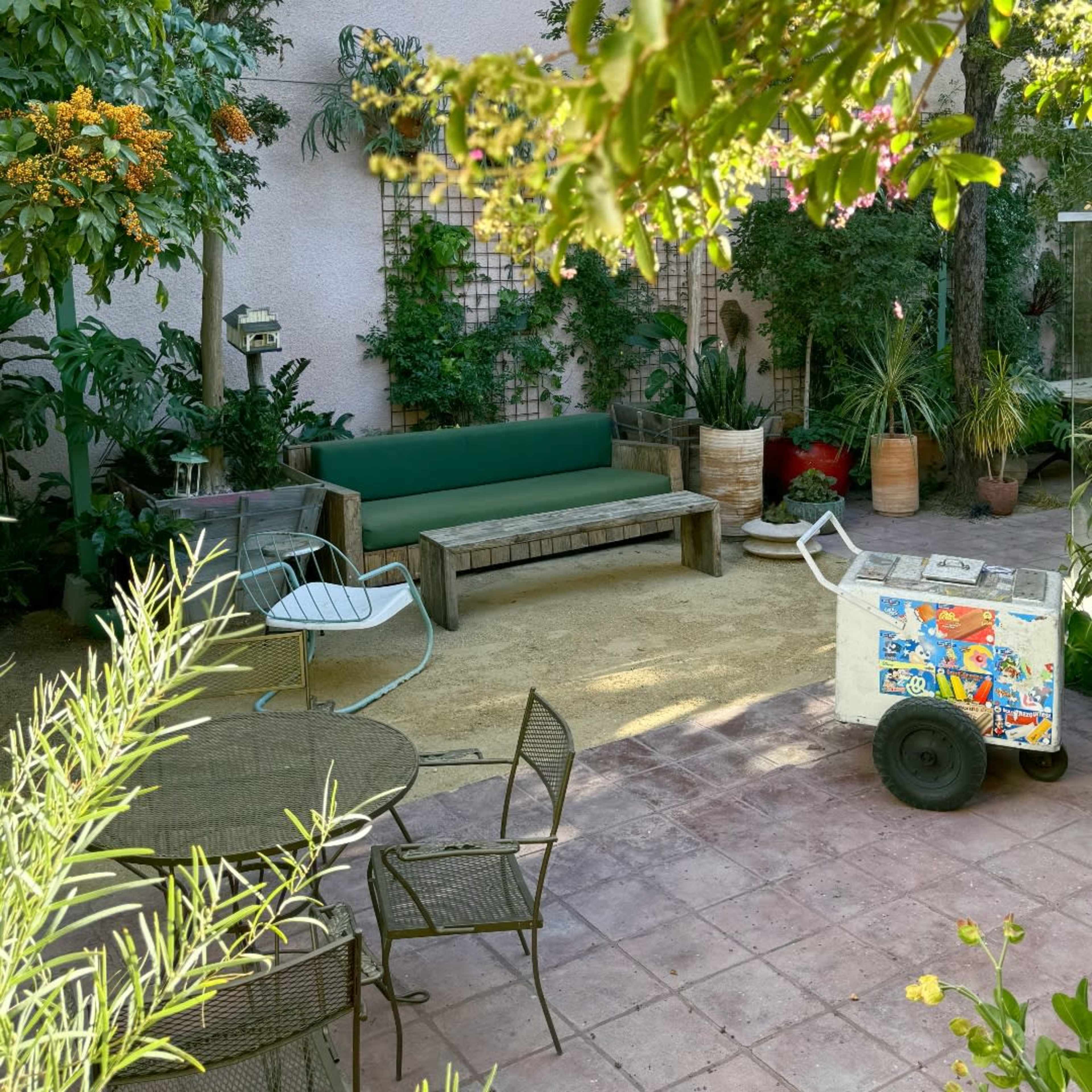 Modern Gallery and Garden Image in Central LA, Los Angeles, CA