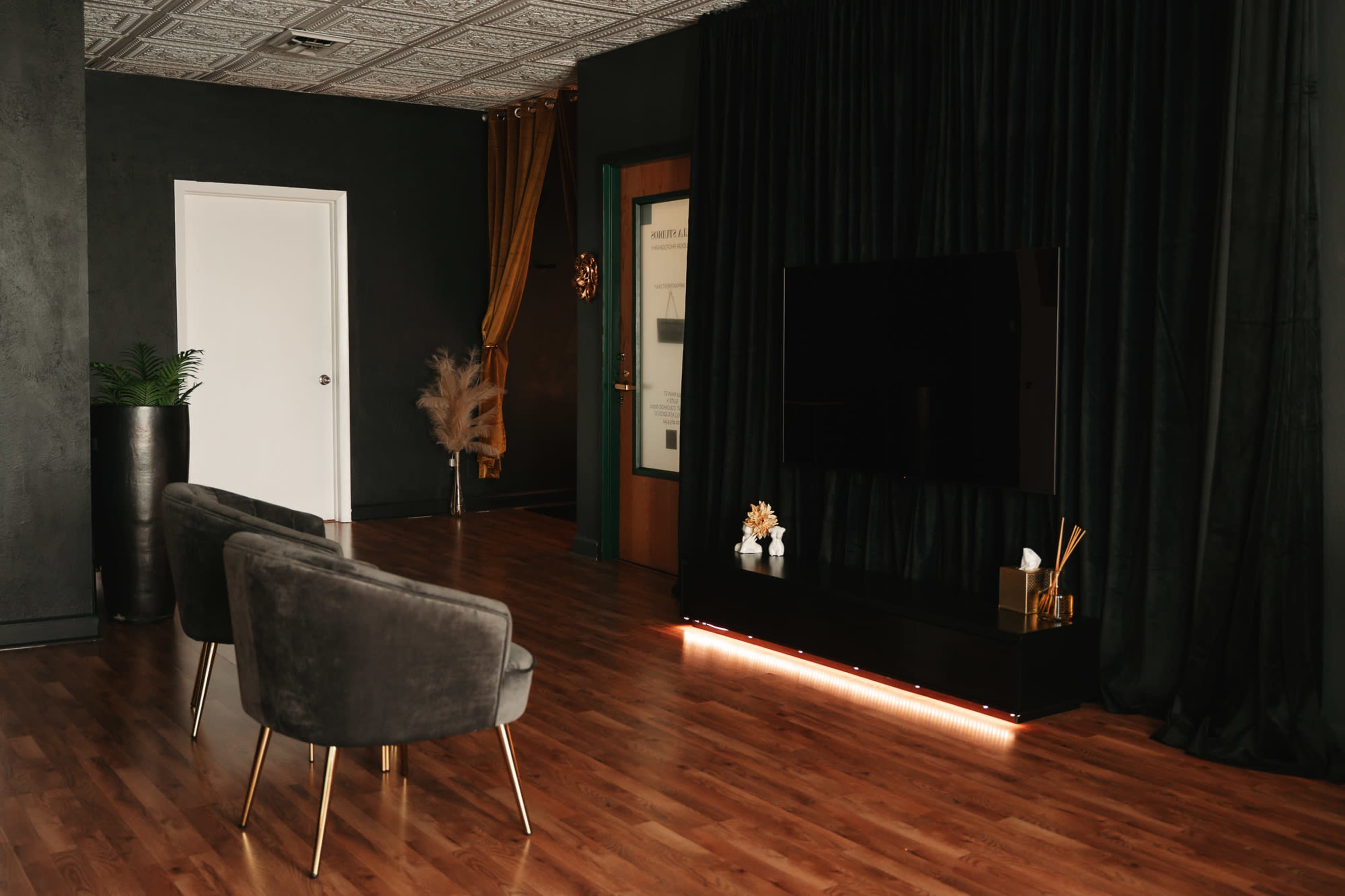 Creative Studio Space in Longmont | Natural Light, Privacy, & Full Setup Image in Longmont, Longmont, CO