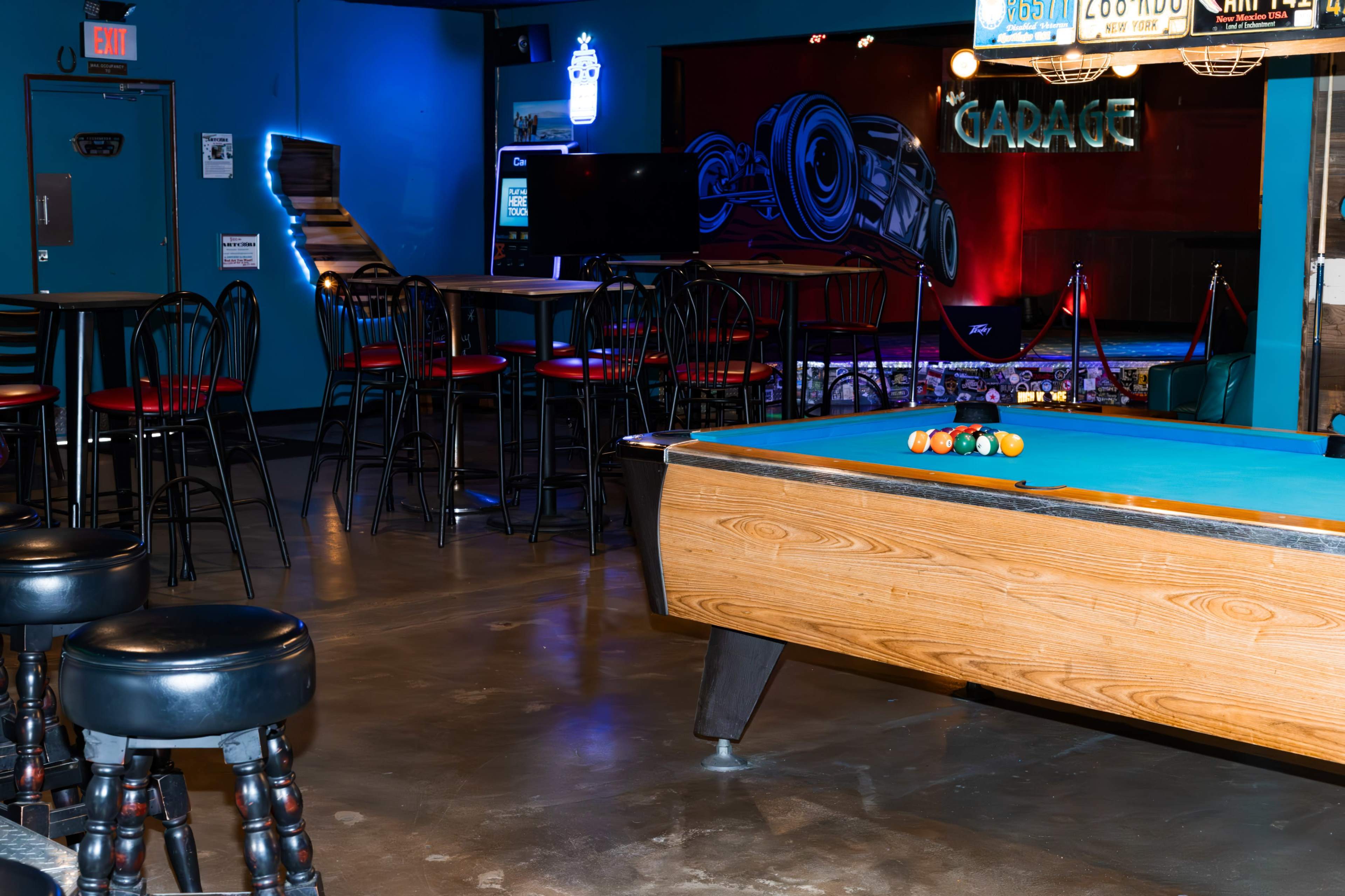 Neighborhood Dive Bar Image in West Saticoy, VENTURA, CA