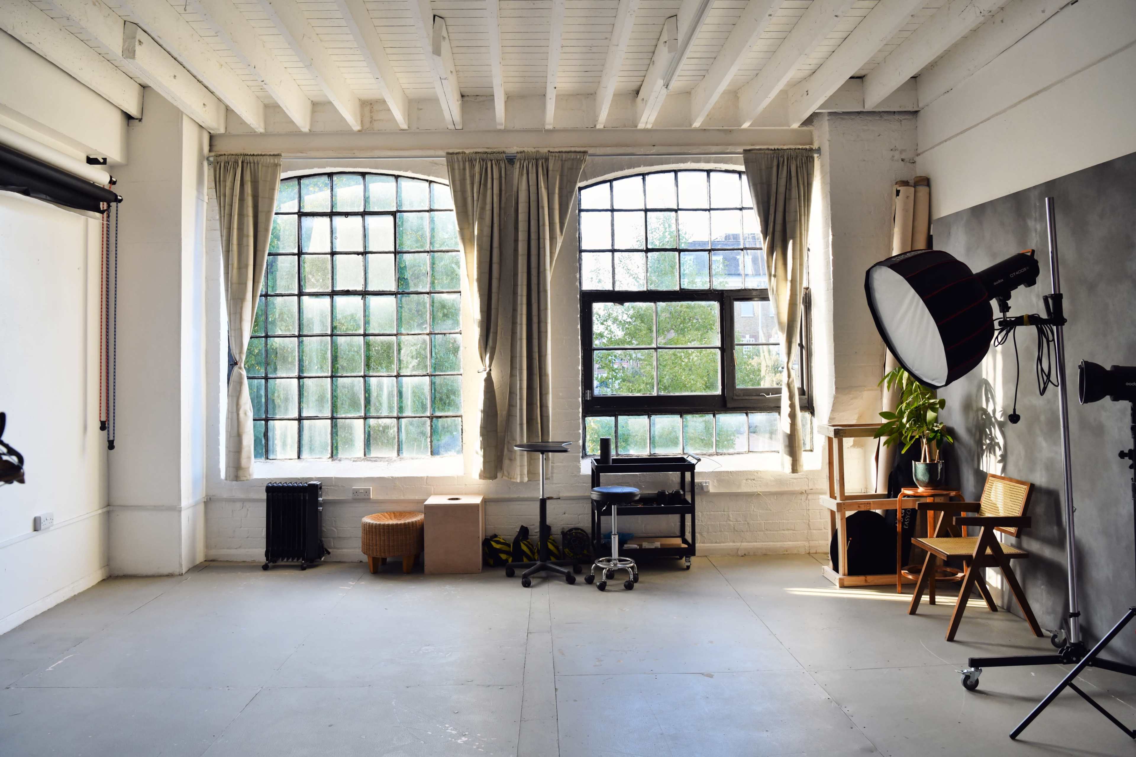Multi set Daylight/Blackout Photography/Video Studio in London Image in Hackney, London, ENG