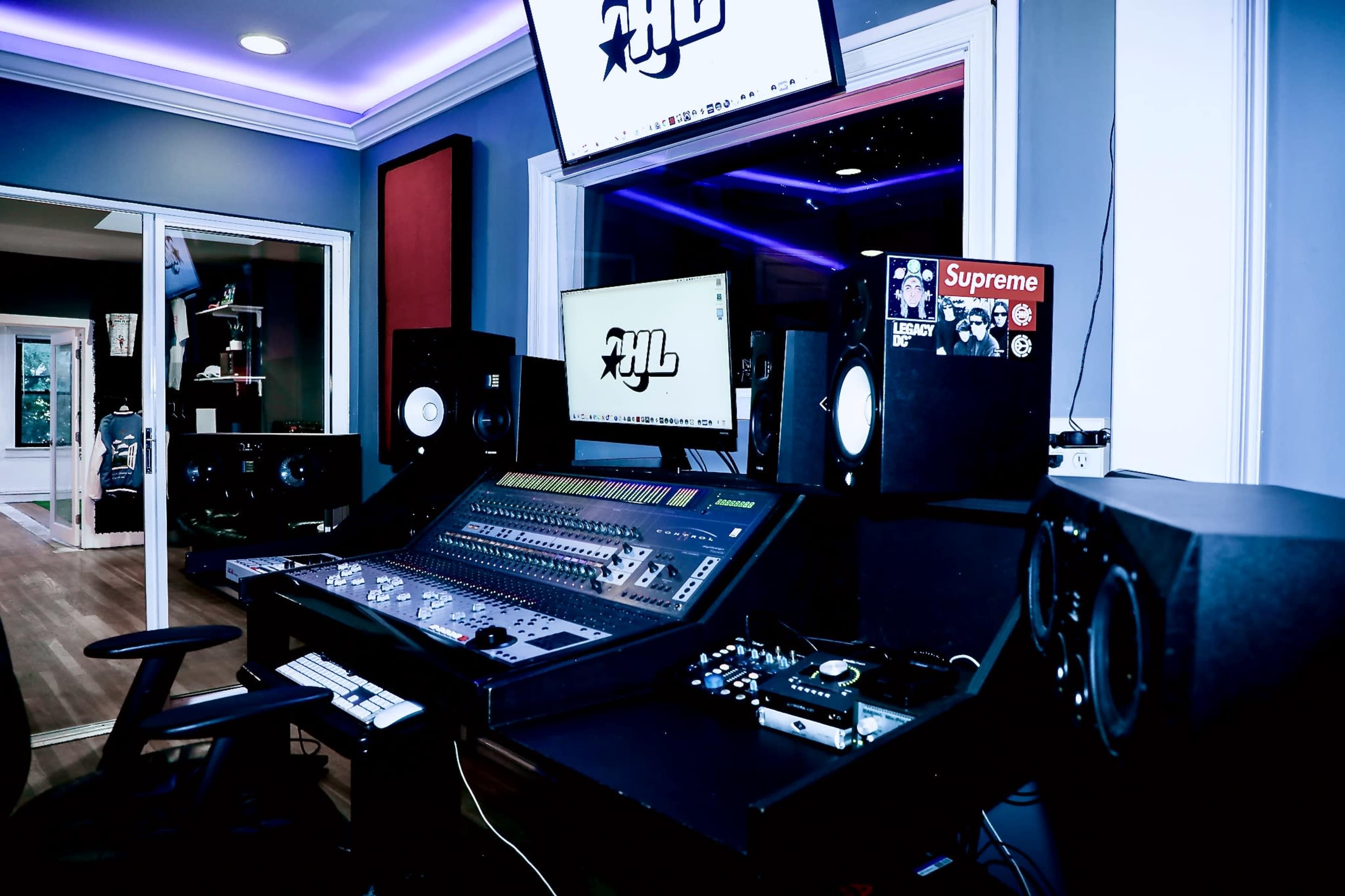 Premium DC Recording & Creative Studio – Perfect for  Recording, Producing, and Video Shoots Image in Cleveland Park, Washington, DC, DC