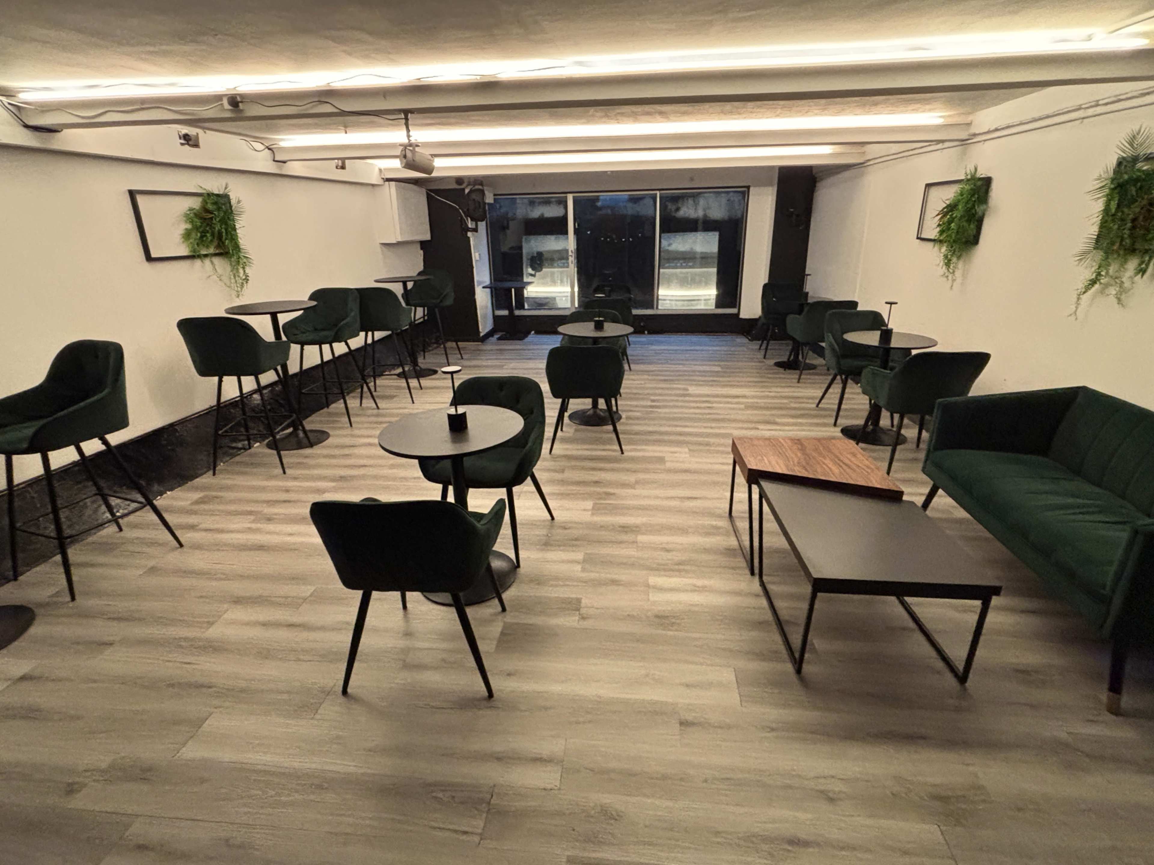 Cozy, Inviting Two-Level Kitchen and Bar in Streatham Image in Lambeth, London, ENG