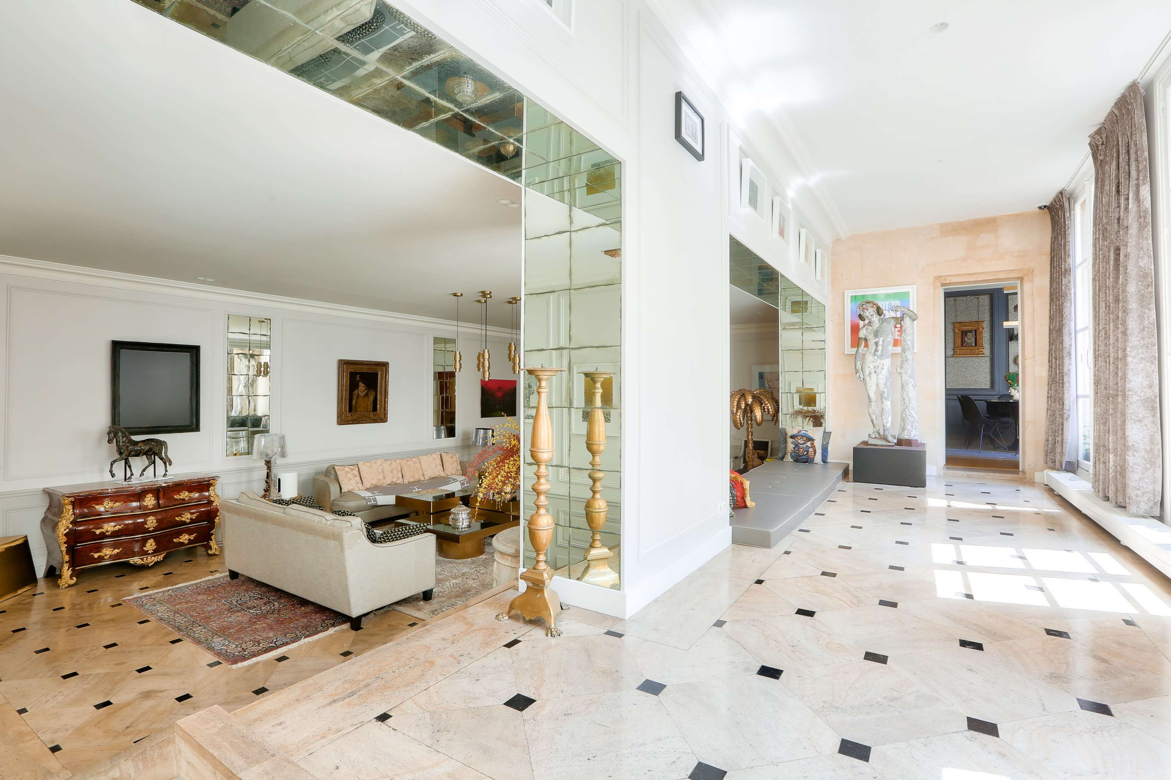 Luxury Parisian Apartment in an Historical Building Image dans Beaubourg, Paris 4e Arrondissement, 