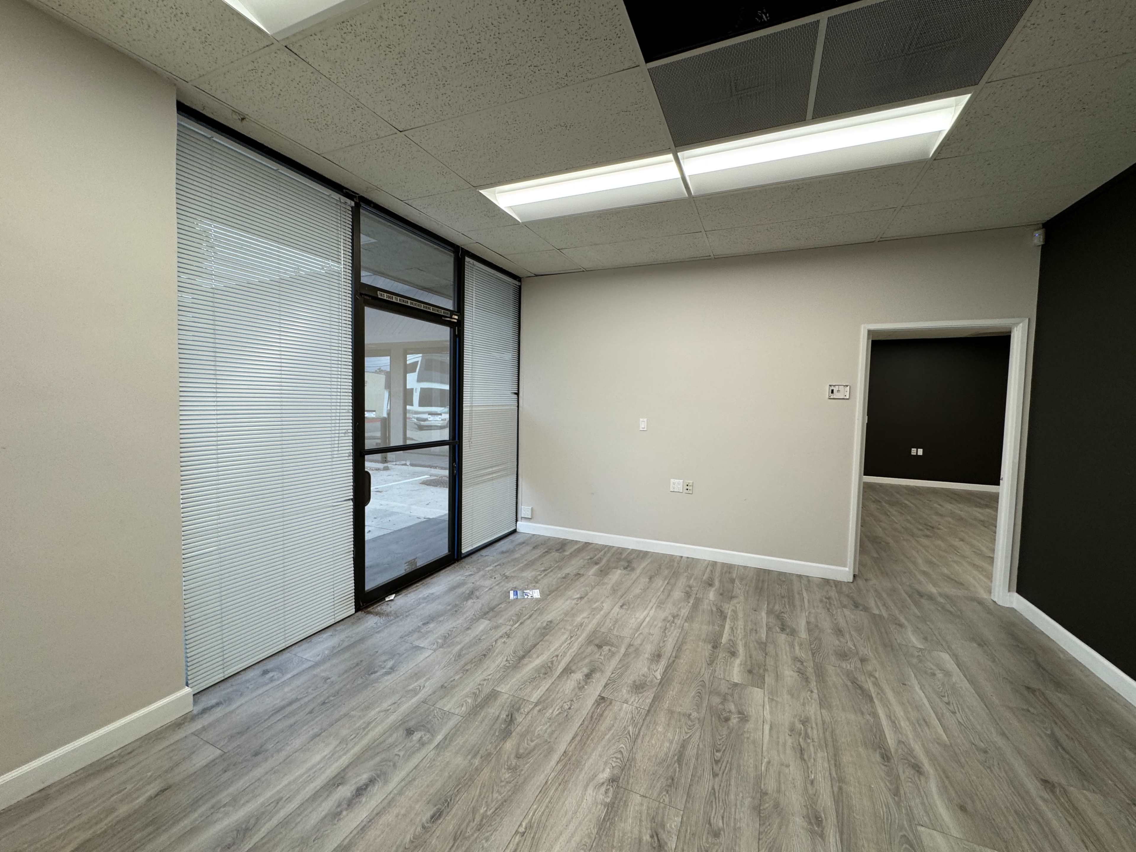 Ground-Level Production Hub with Easy Load-In & Parking Image in Riverside Rancho, Glendale, CA