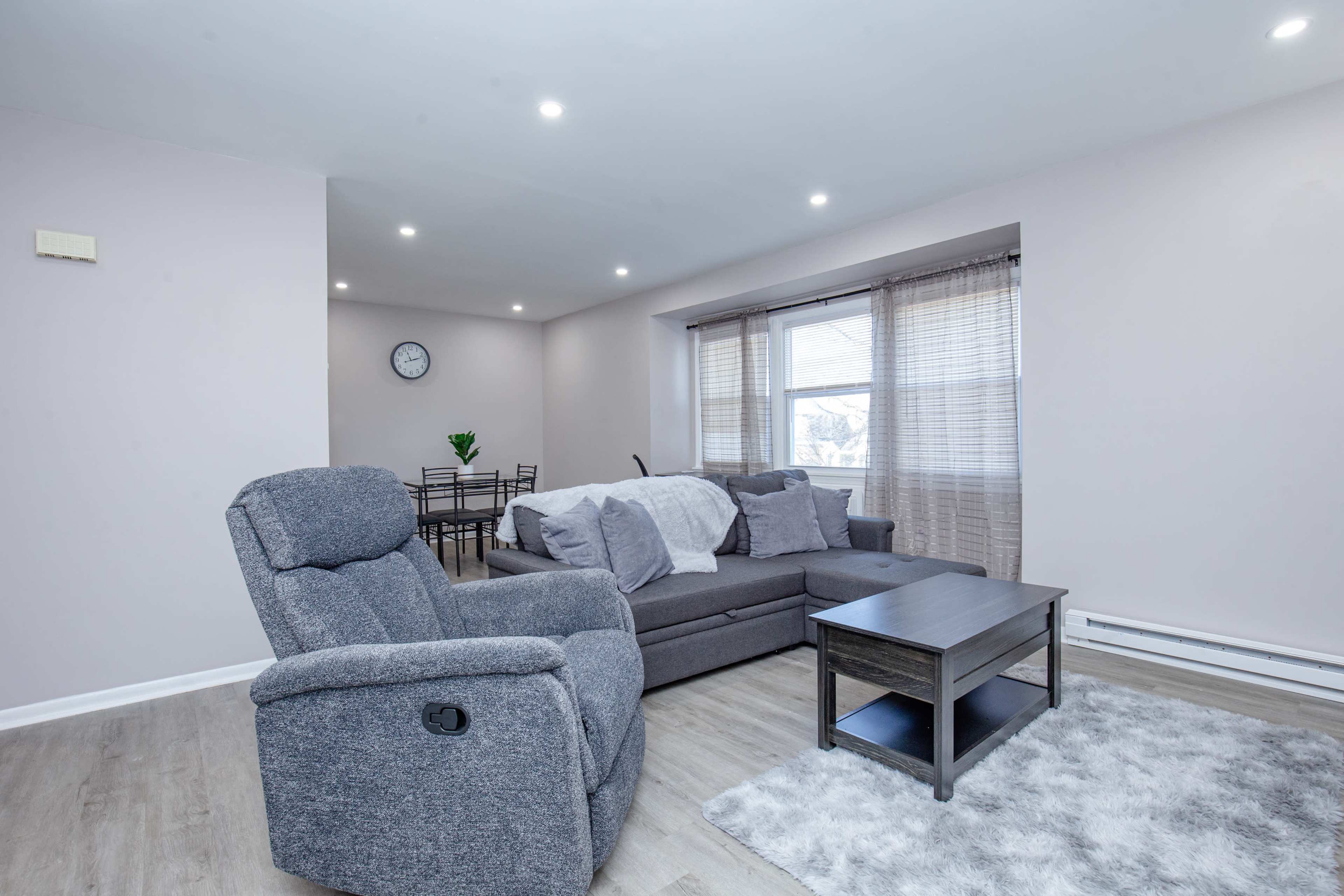 Cozy 2BR Home | 30 Min NYC | Yard + Free Streaming Image in East Orange, East Orange, NJ