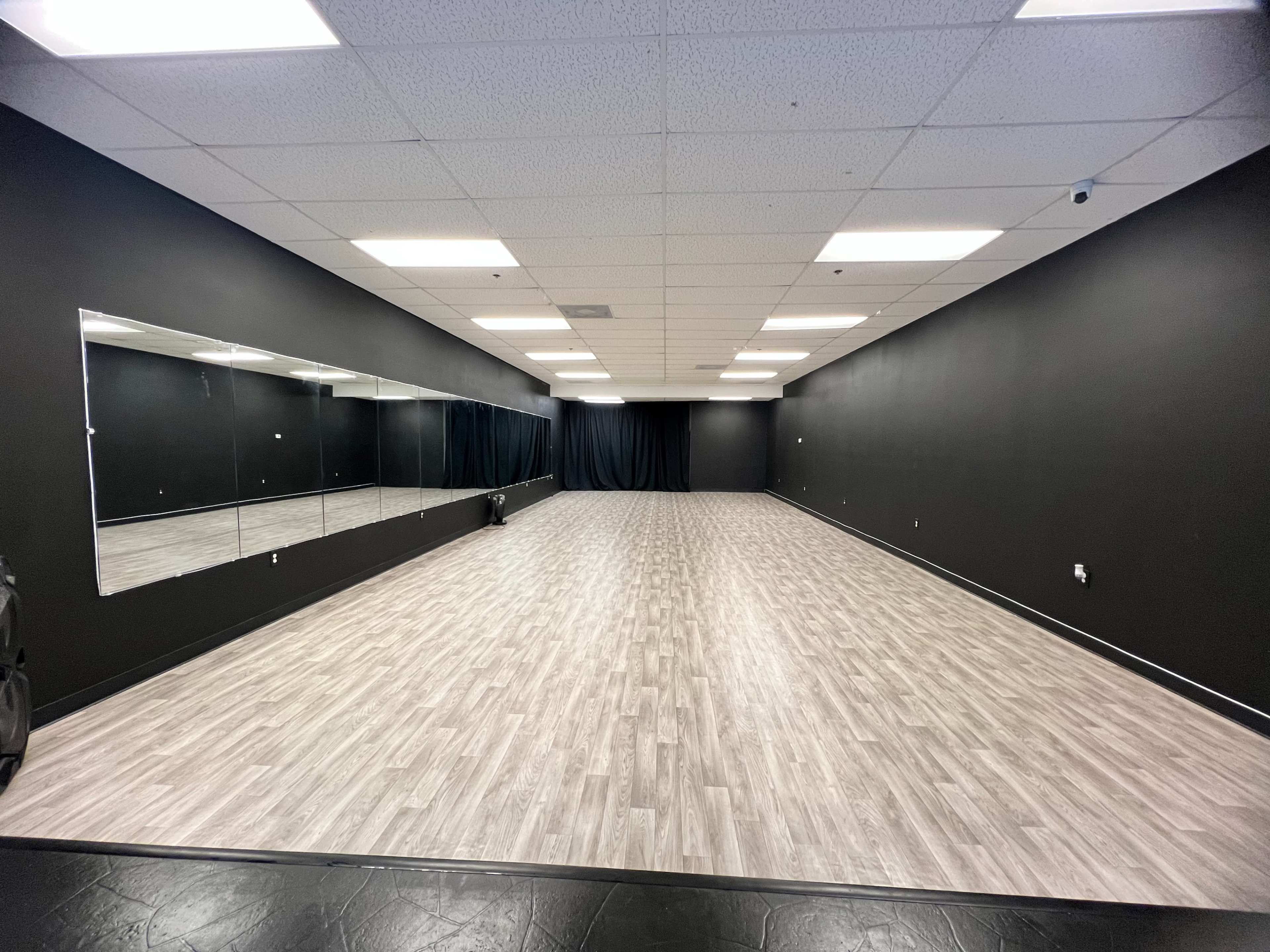 Premier Studio Flex Space with Mirrors Image in , Jonesboro, GA