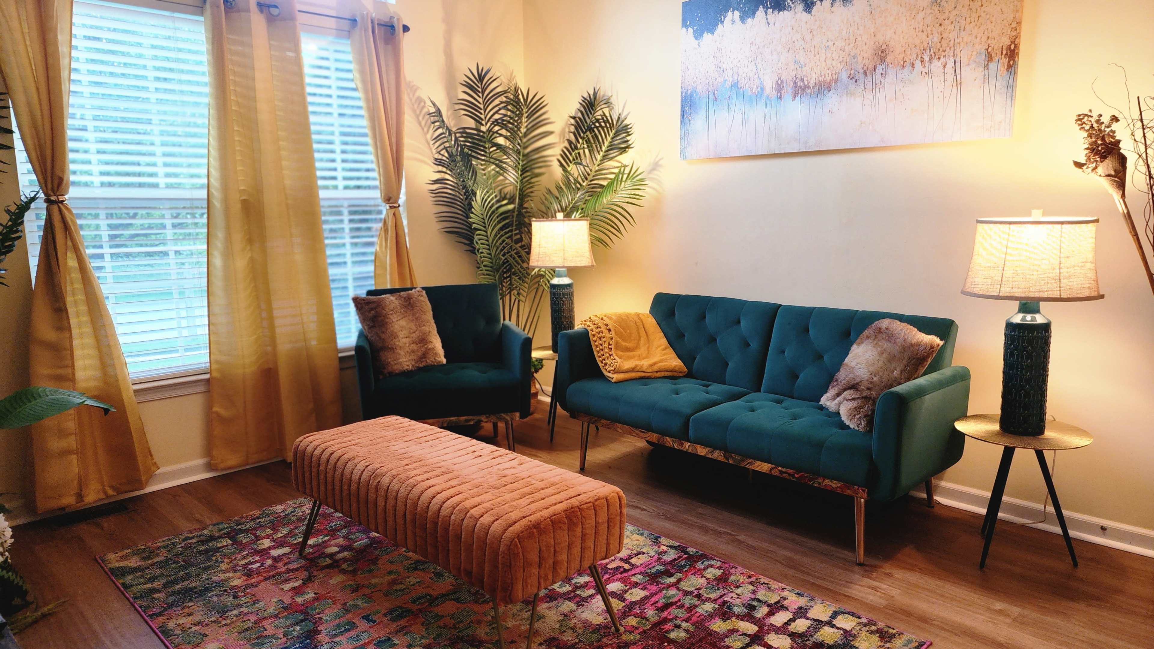 Pop of Color with Natural Light! Image in Severn, Hanover, MD