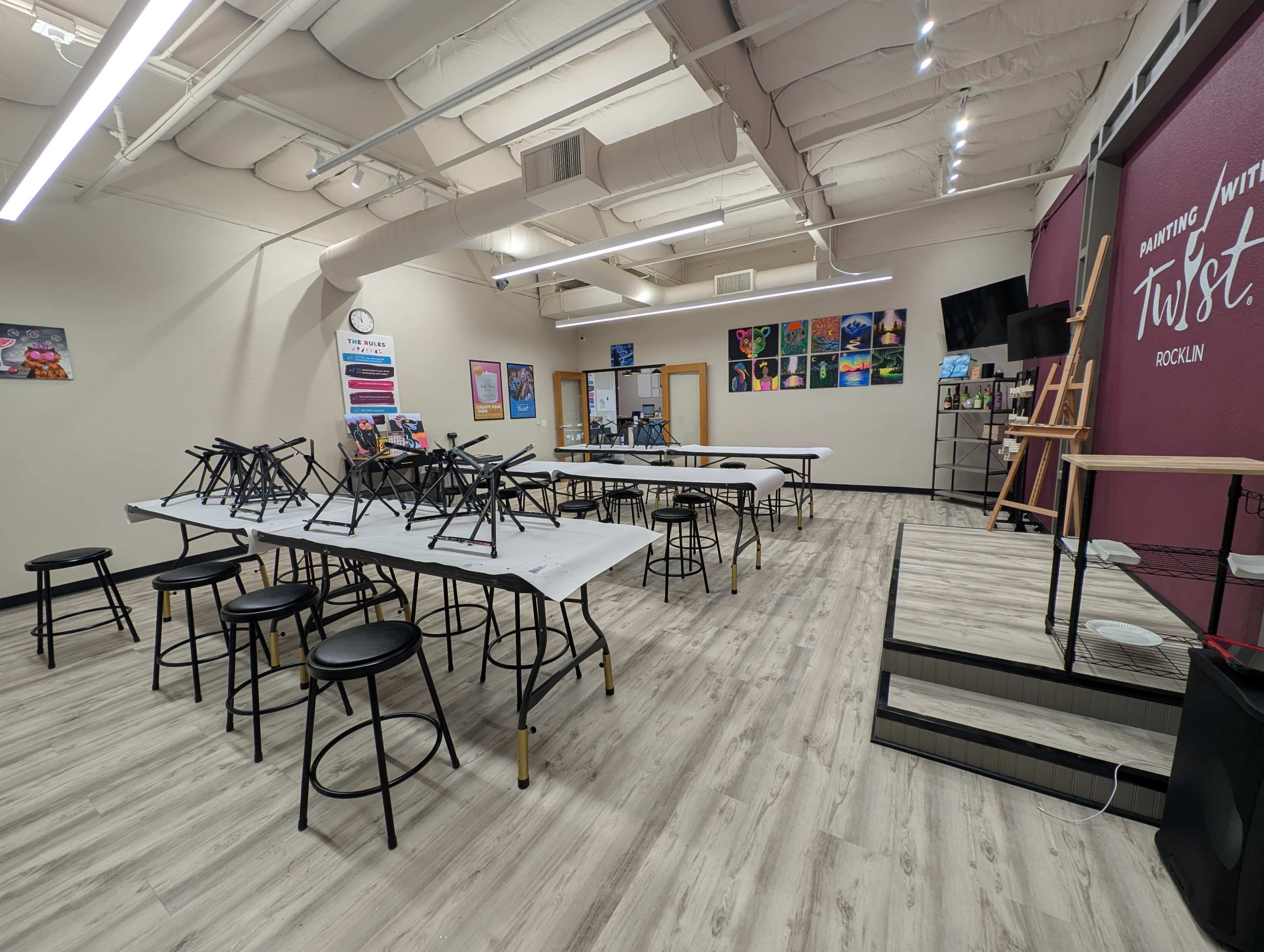Large clean studio space close to the I-80 freeway and local shopping. Image in Rocklin, Rocklin, CA