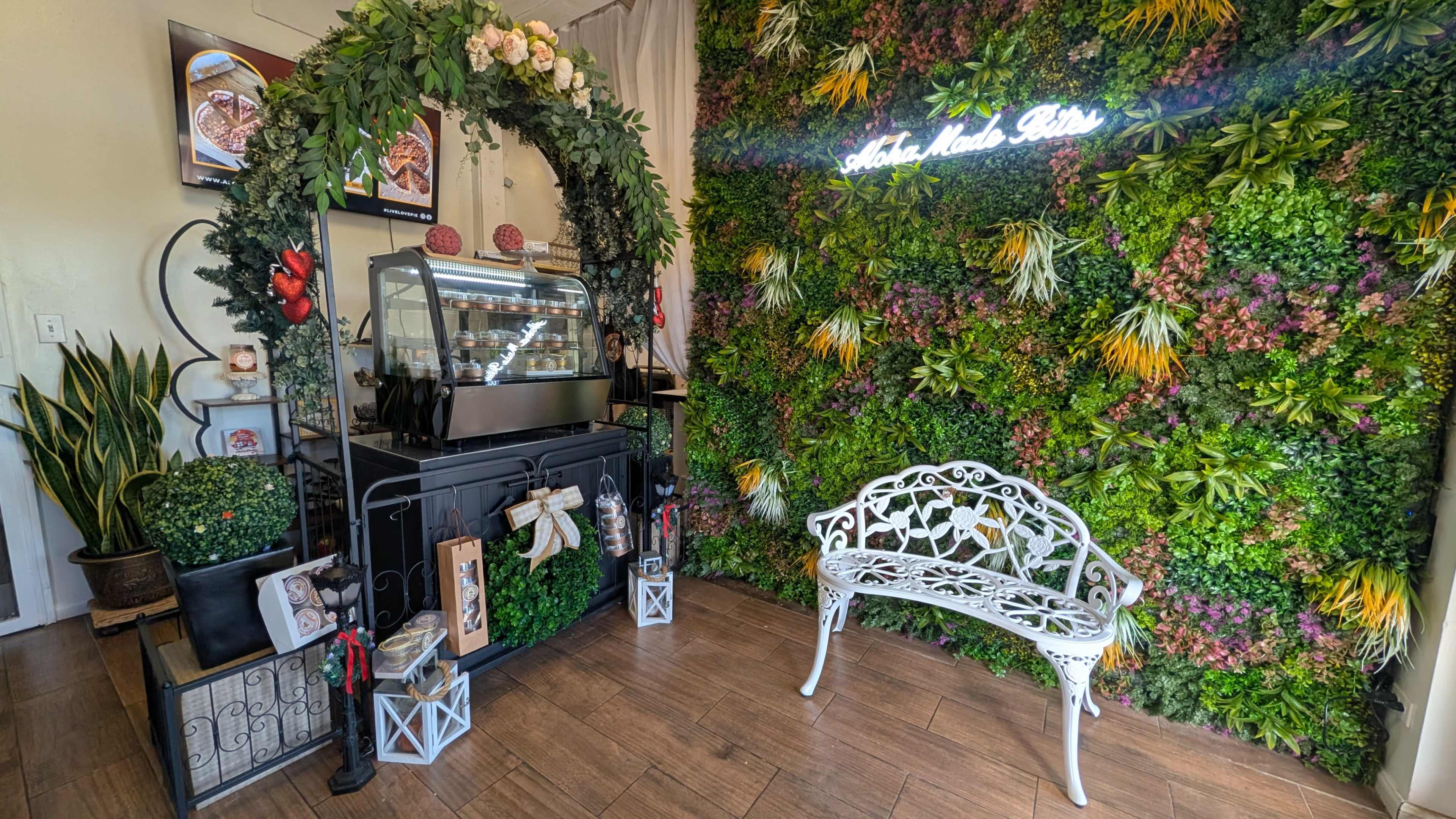 Private Tropical Country Patio with Indoor Lounge & Dessert Bar Image in , Wahiawa, Hawaii, HI