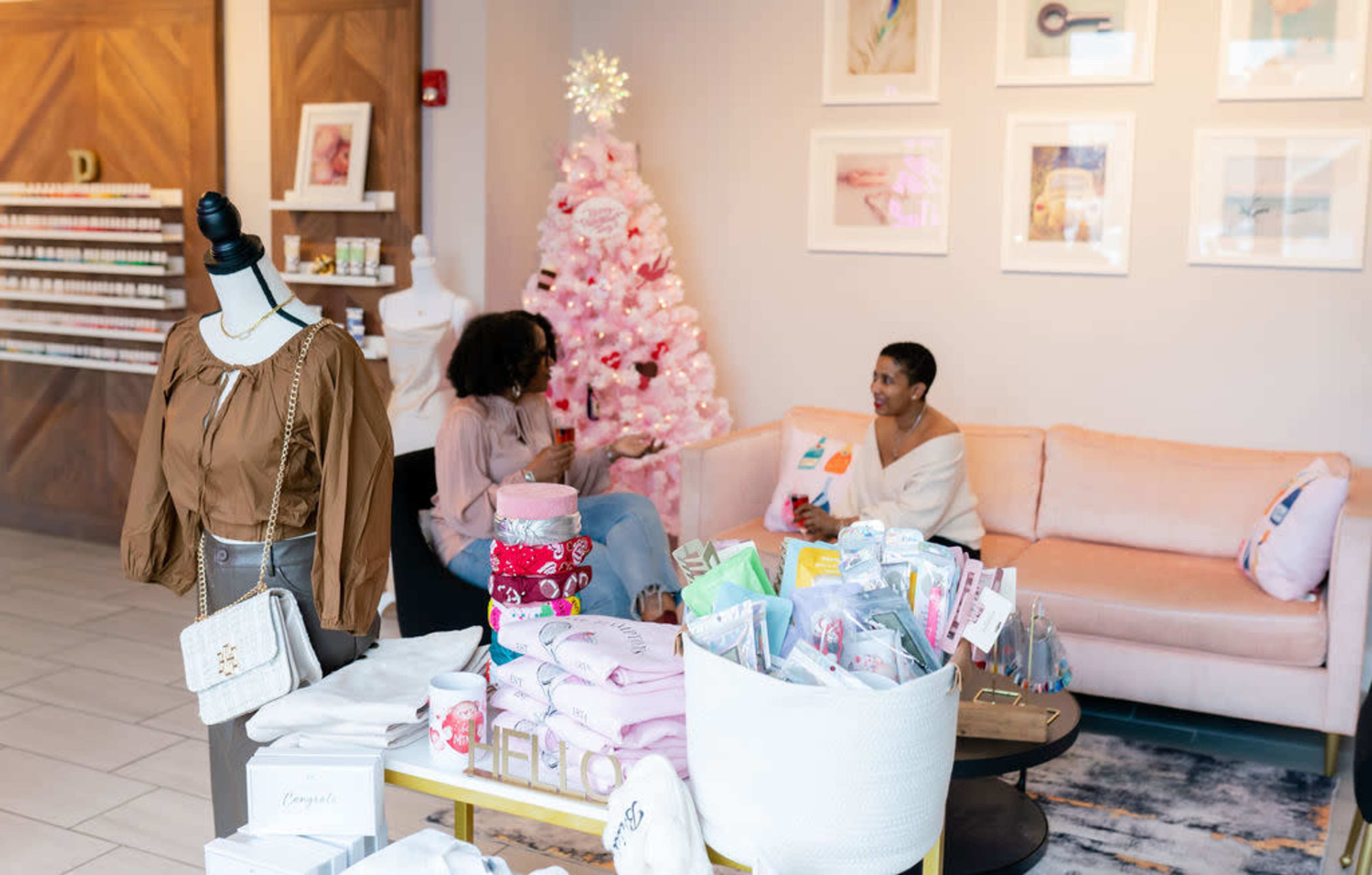 Bright, beautiful clean Salon space close to downtown Annapolis,MD Image in Parole, annapolis, MD
