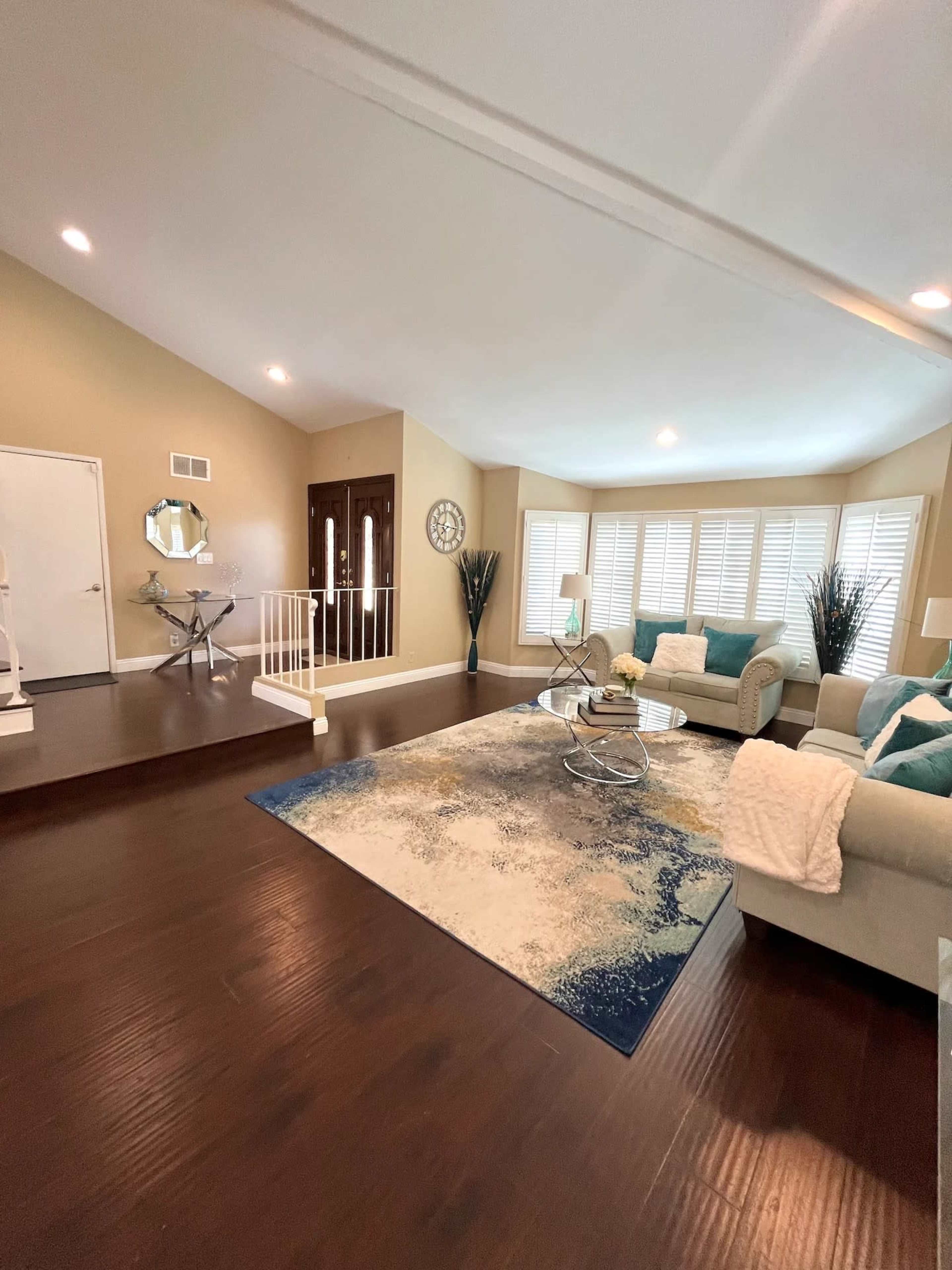 Spacious Family Escape Image in Orange, Orange, CA