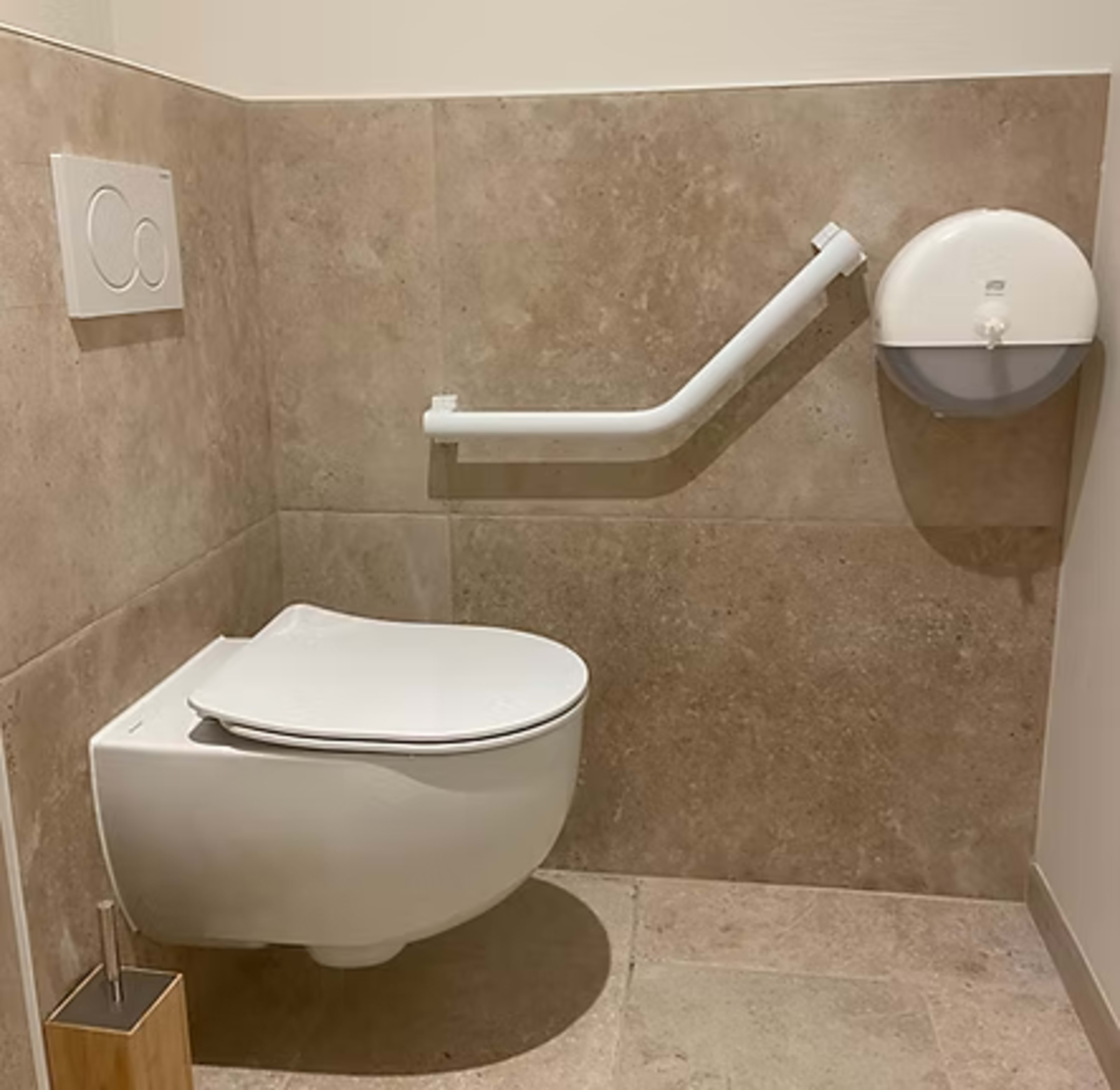 Salle de séminaire lumineuse avec vue sur jardin dans le centre-ville de Seine-Port Image in , Seine-Port