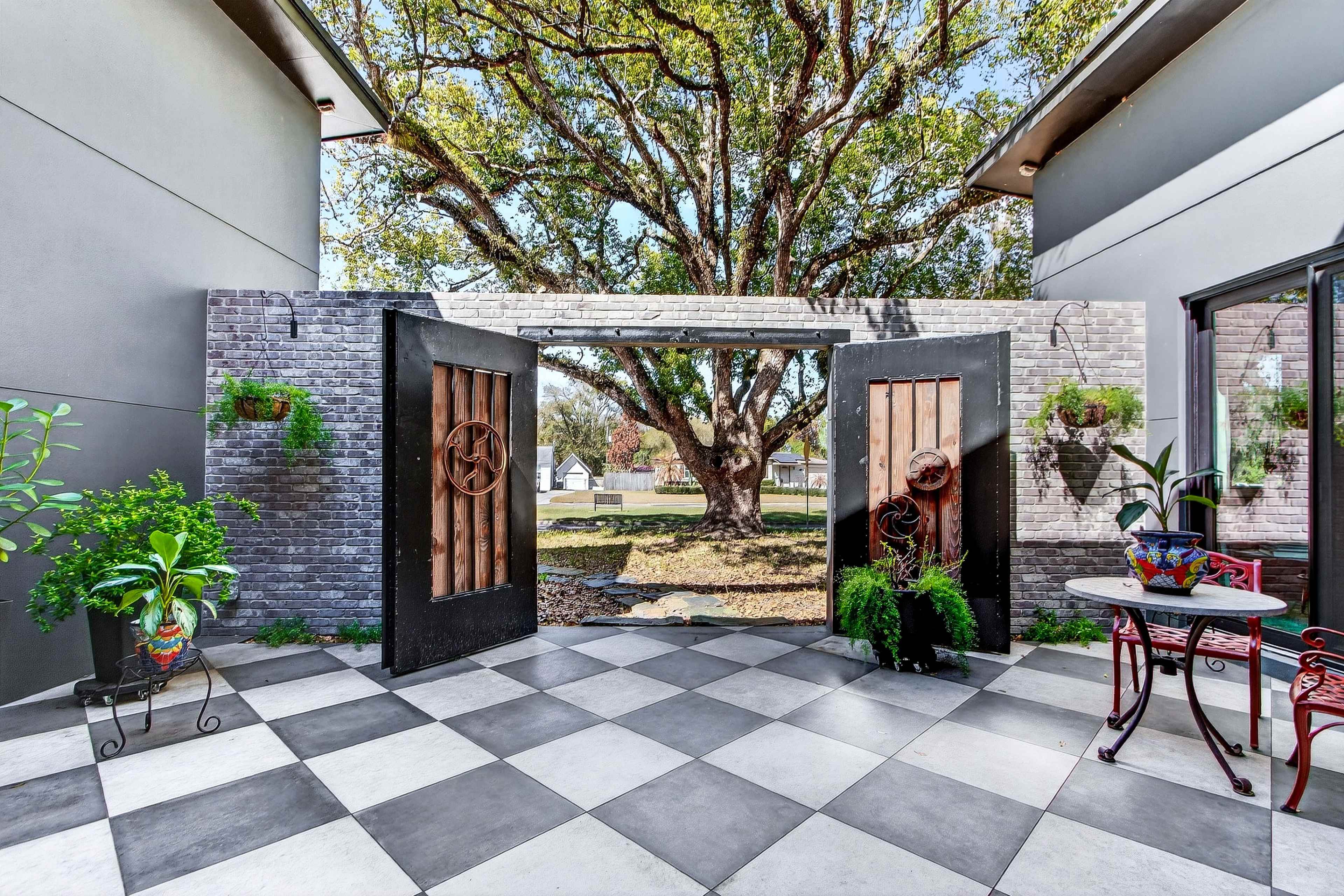Modern, Industrial, Eclectic, All-Black House Image in Sanford, Sanford, FL