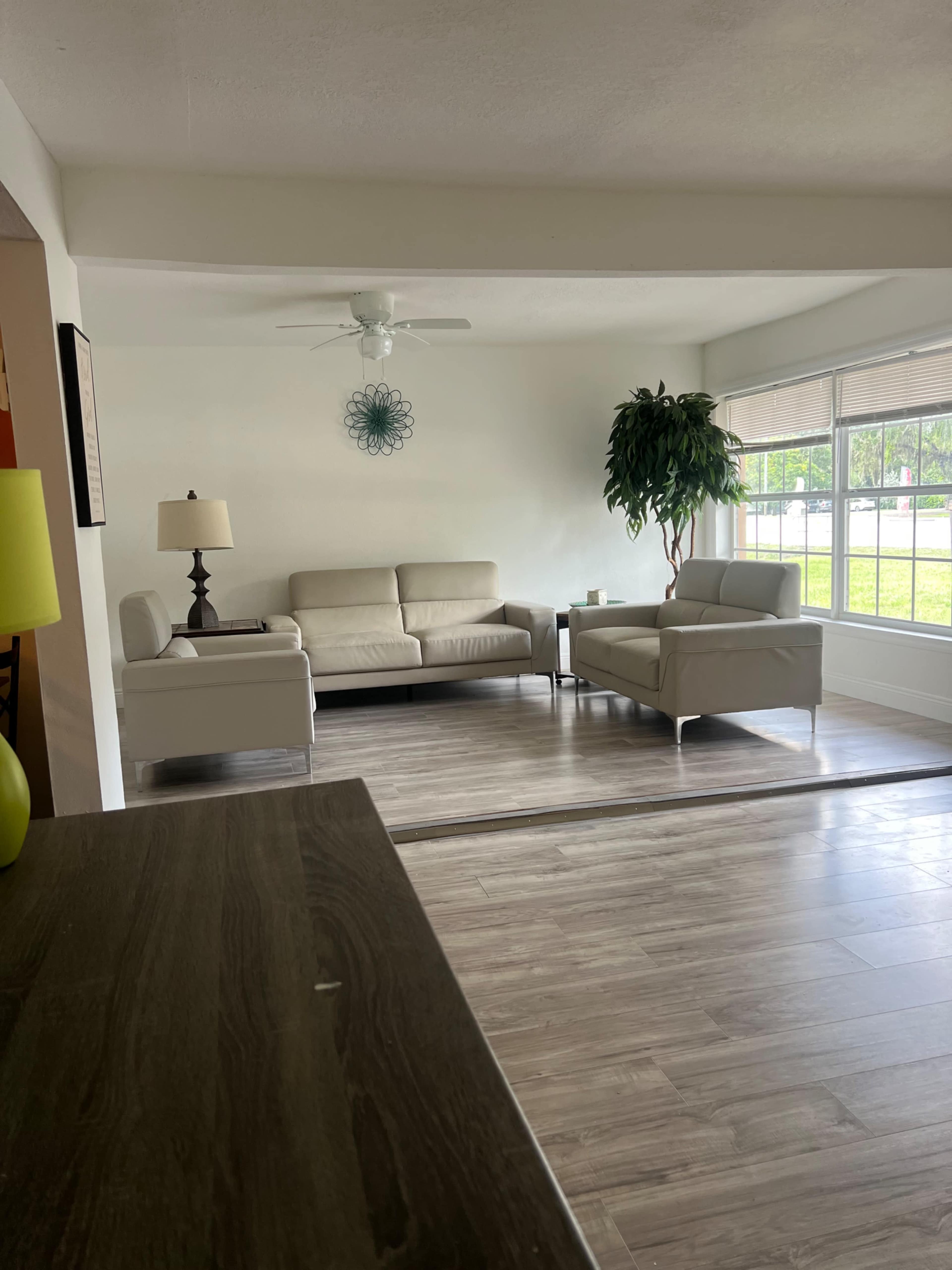 Charming Home with Backyard, Bridal Party Prep & Flexible Event Space Image in White City, Fort Pierce, FL