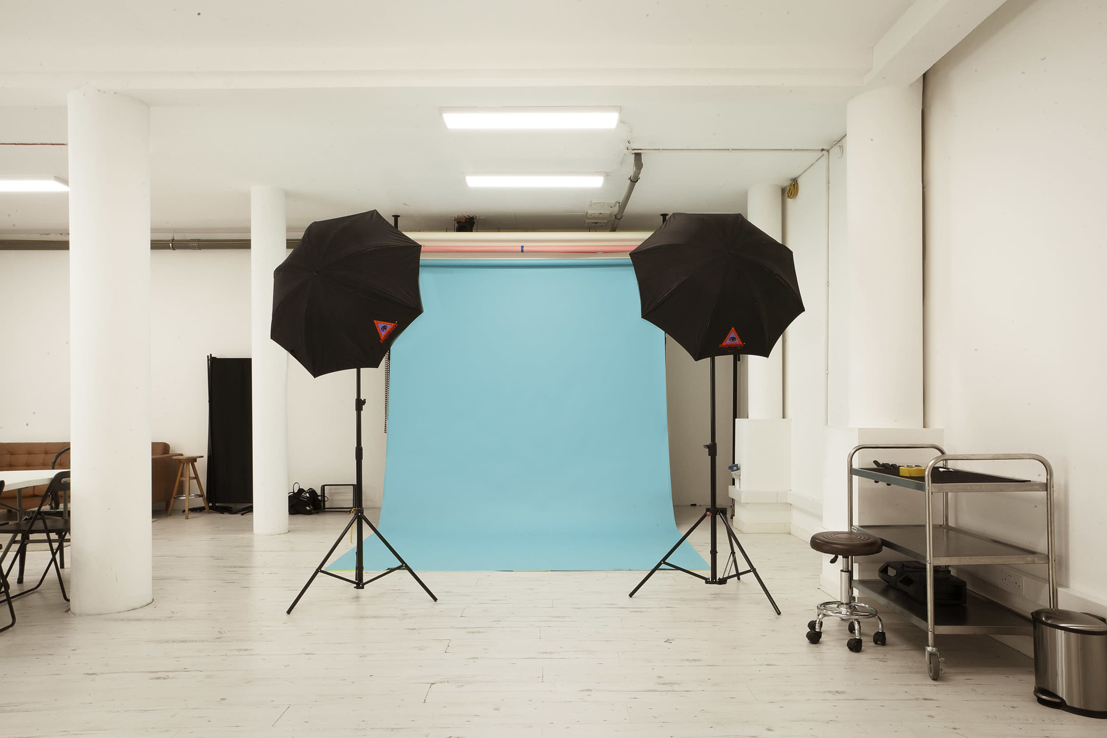 880 sq Ft Studio With White, Black, Grey, Chroma Green and more Colour Backdrops Image in Kentish Town, London, ENG